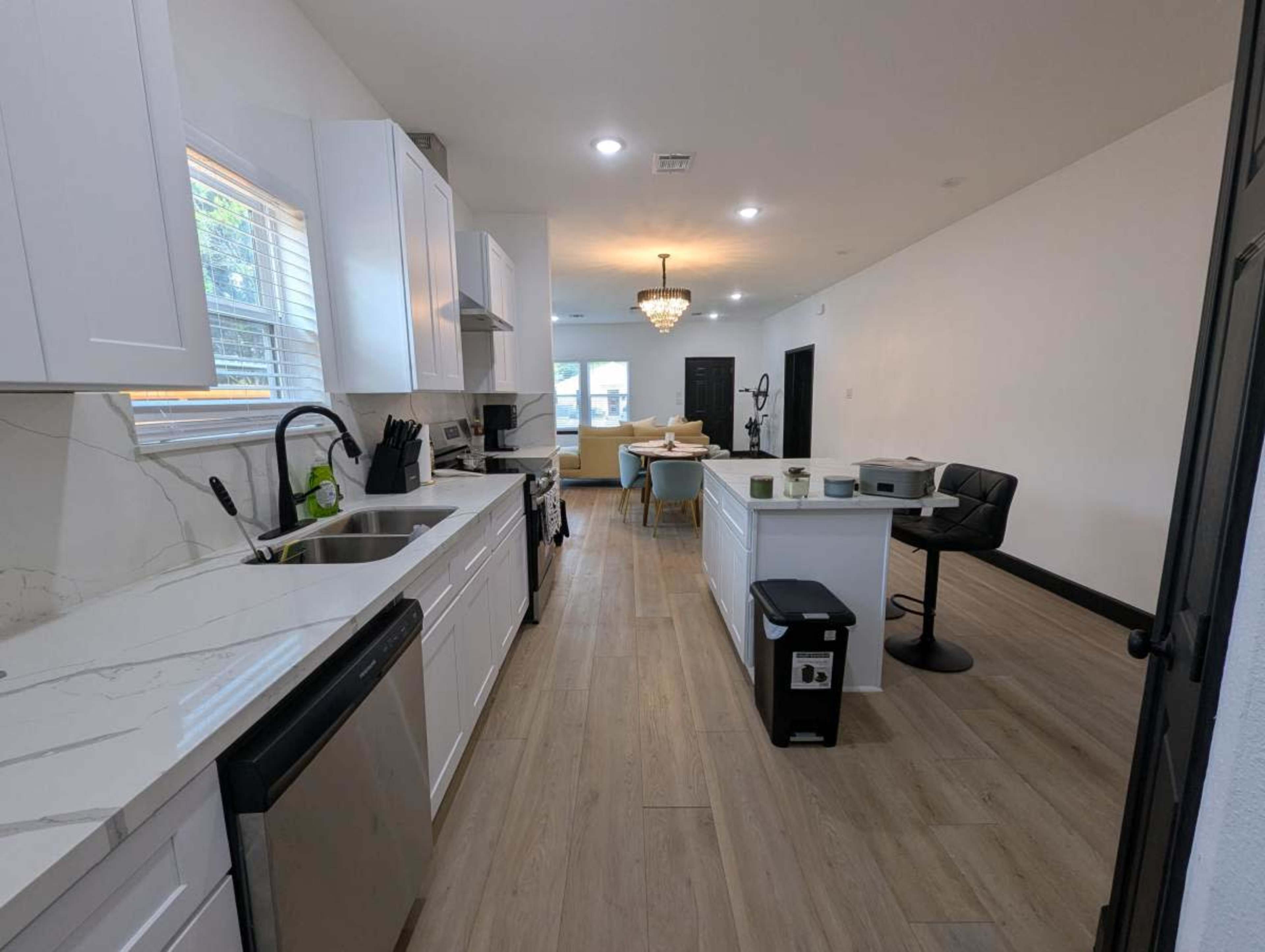 ​​📸 Minimalist Urban Backyard in Historic Third Ward (1,800 Sq Ft) Image in Greater Third Ward, Houston, TX