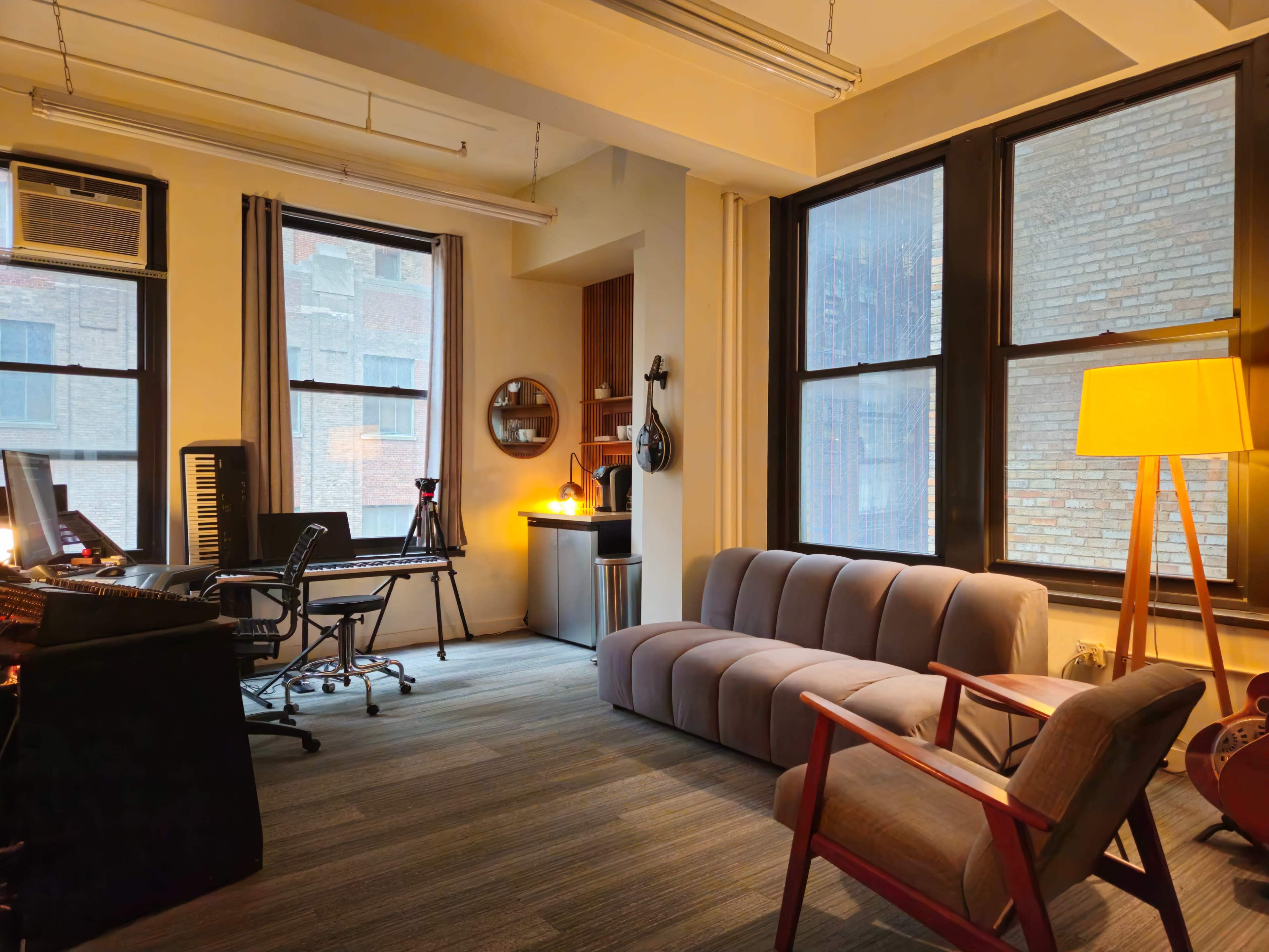 Beautiful Midtown Mixed-use Studio Image in Midtown Manhattan, New York, NY