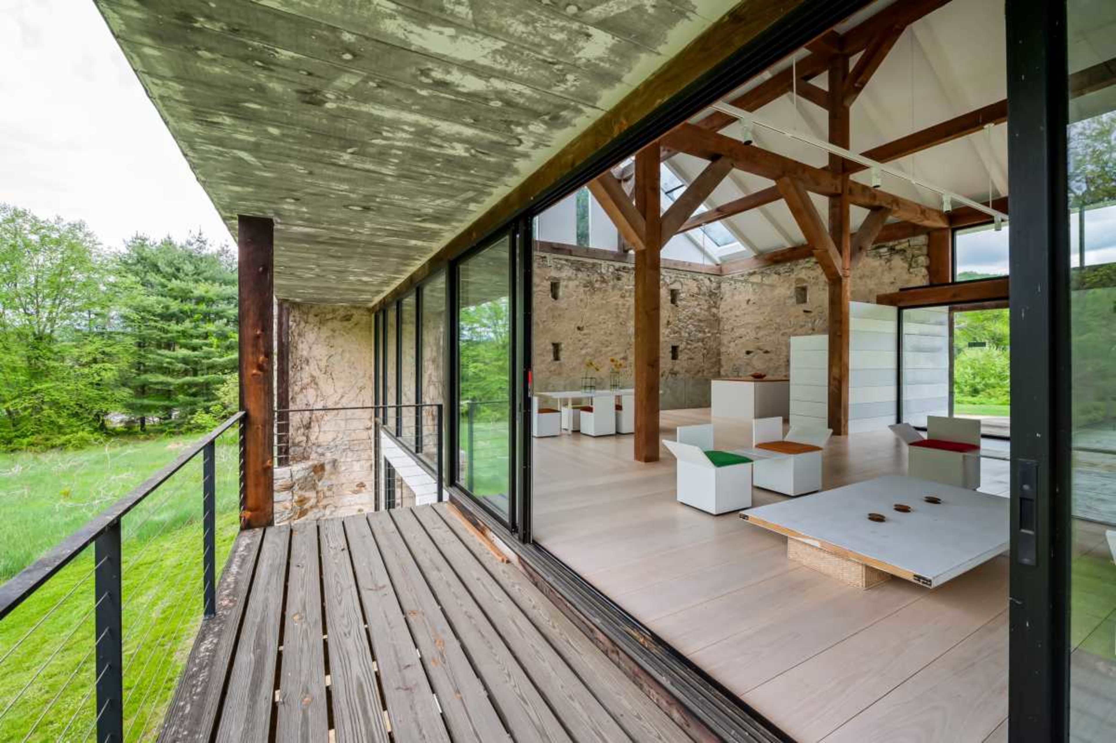 Restored Farmhouse and Barn Versatile Contemporary Heritage Property Image in Phoenix, Hunt Valley, MD