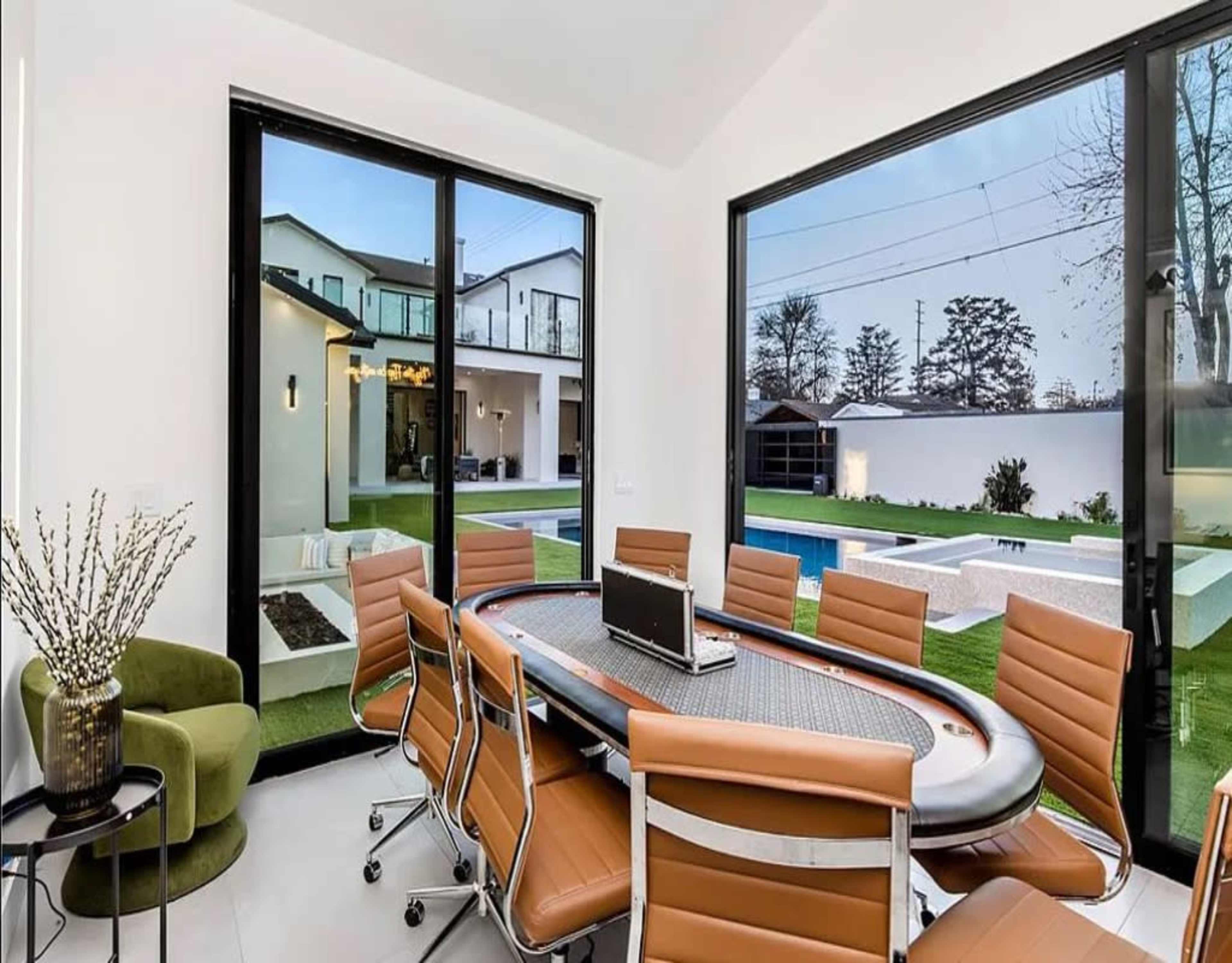 LUXE MODERN MANOR WITH RESORT BACKYARD Image in Woodland Hills, Los Angeles, CA