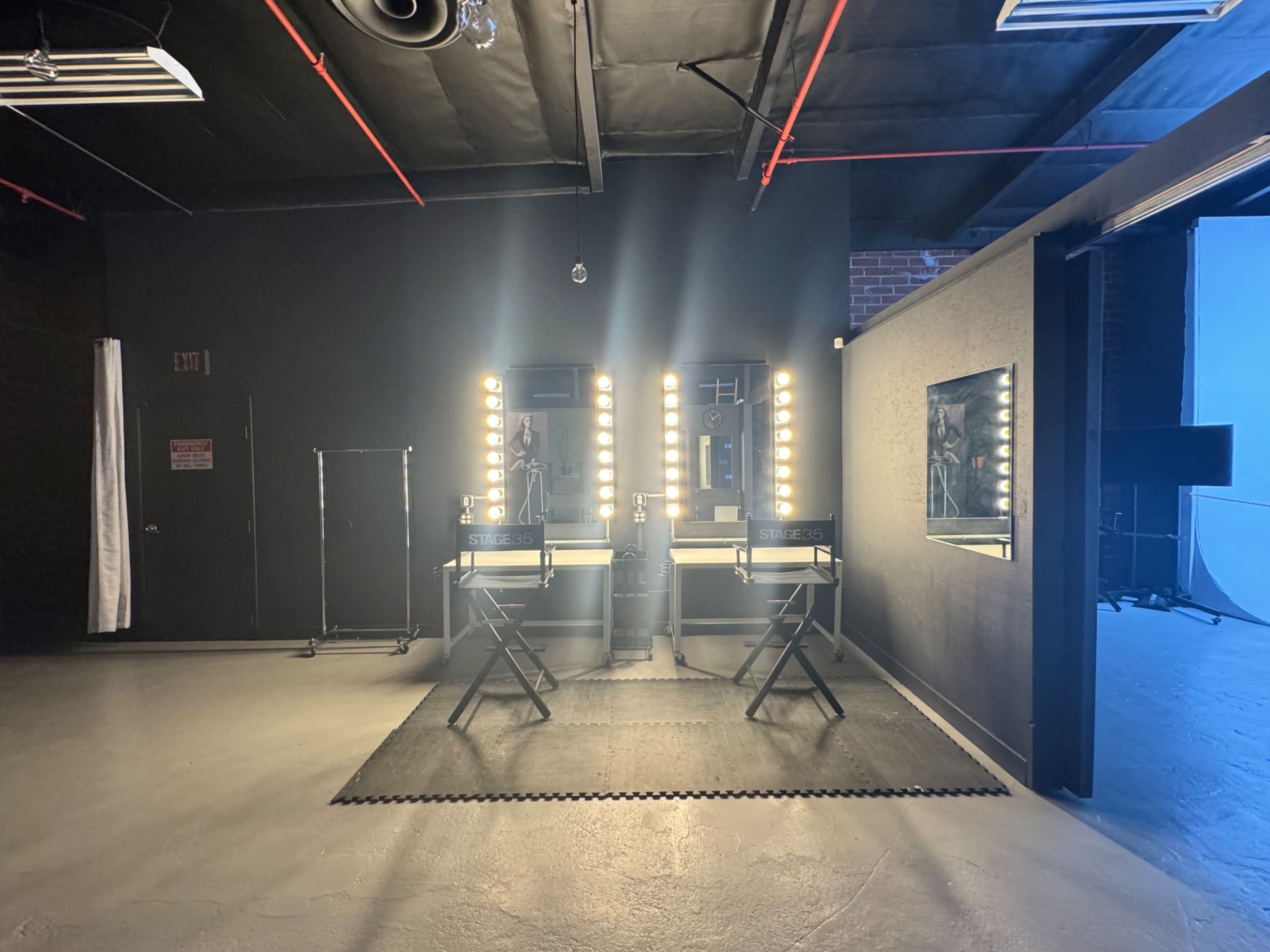 5-STAR - Pre-Lit Production, Videography & Photography Facility / Venue Image in Sun Valley, Los Angeles, CA