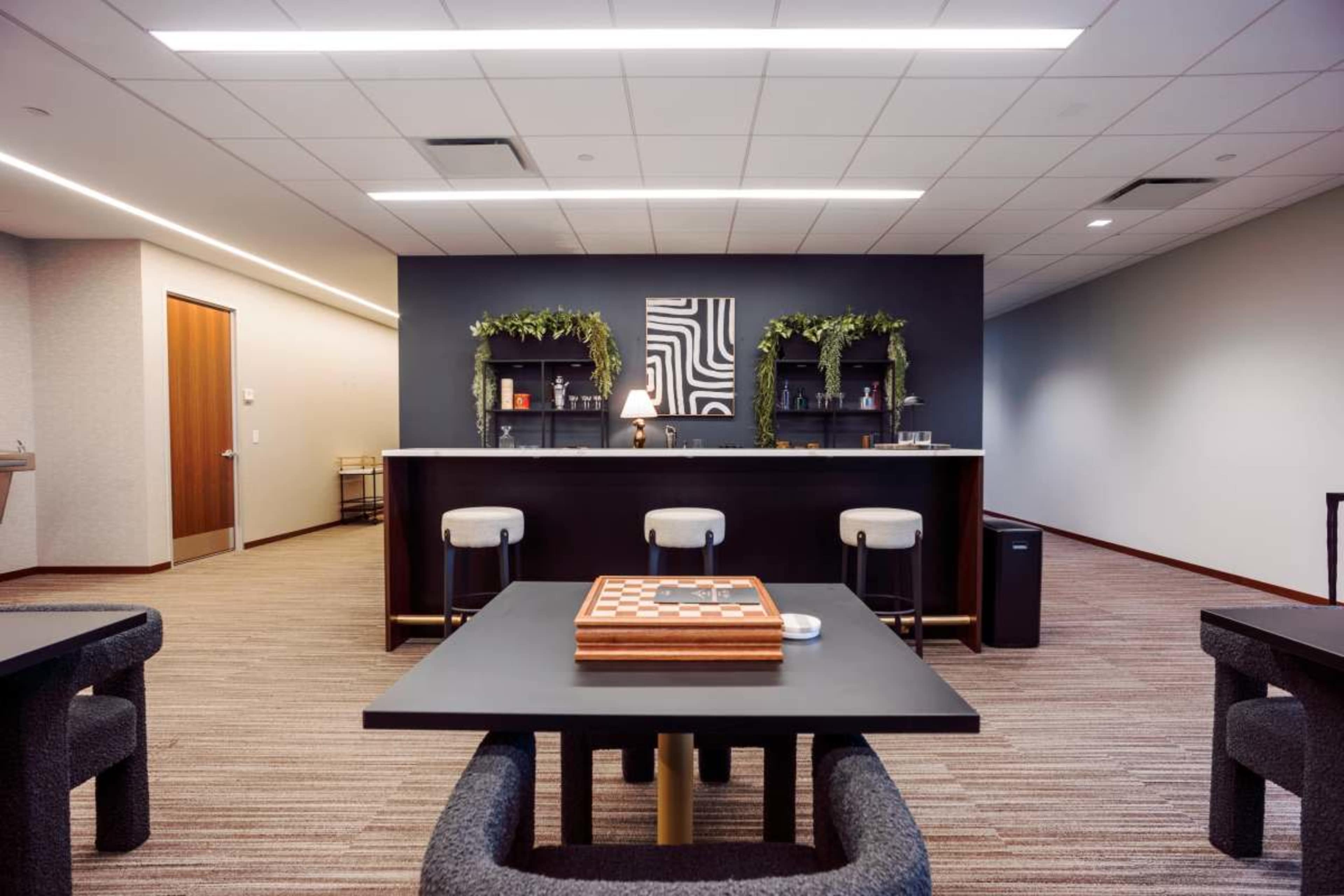 Upscale Cocktail Lounge in Chicago Suburbs Image in Schaumburg Township, Schaumburg, IL