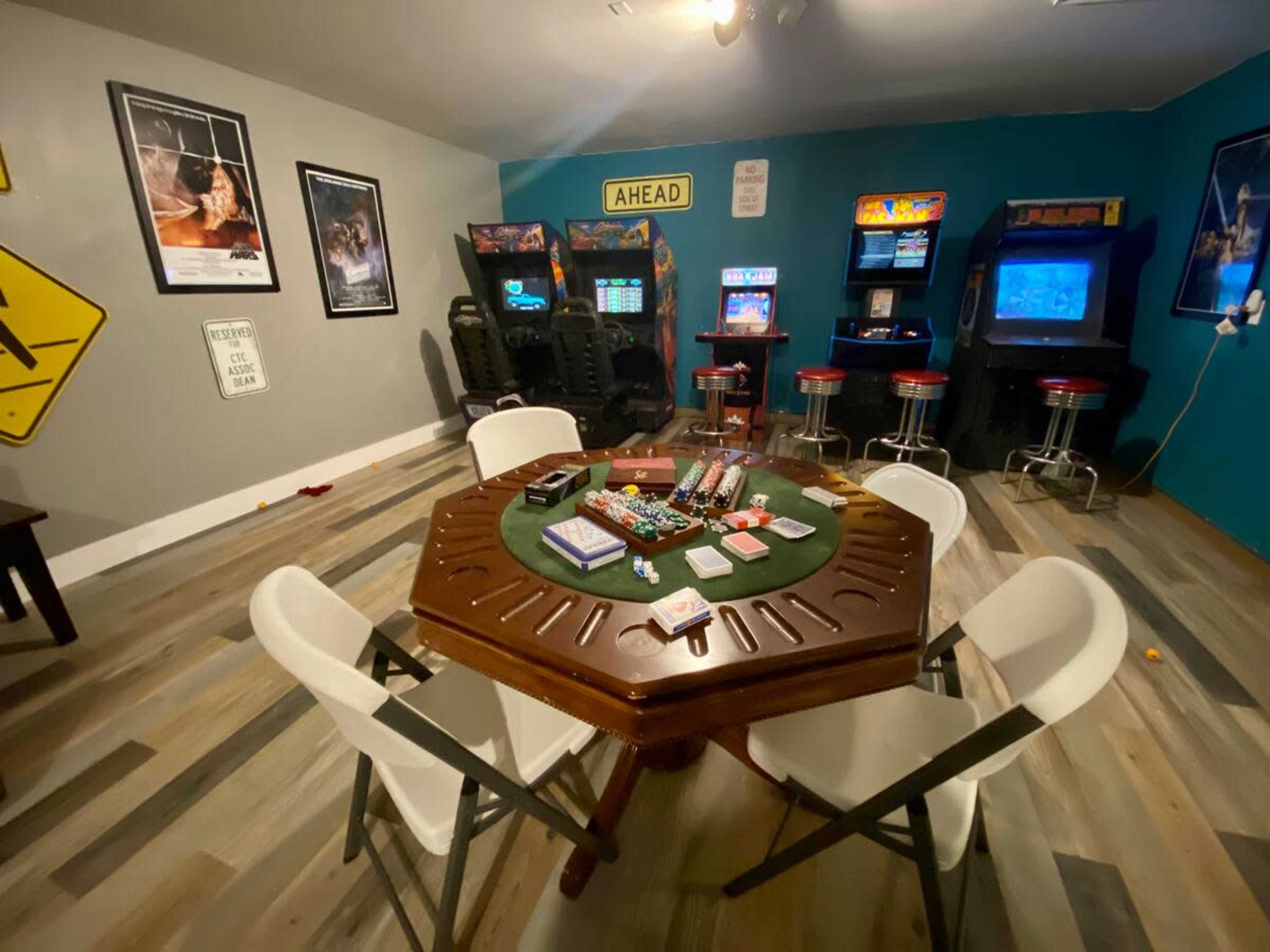 Spacious 7BR Getaway with Pool, Hot Tub & Arcades Image in Kuempel Tract Phase 1, Pflugerville, TX