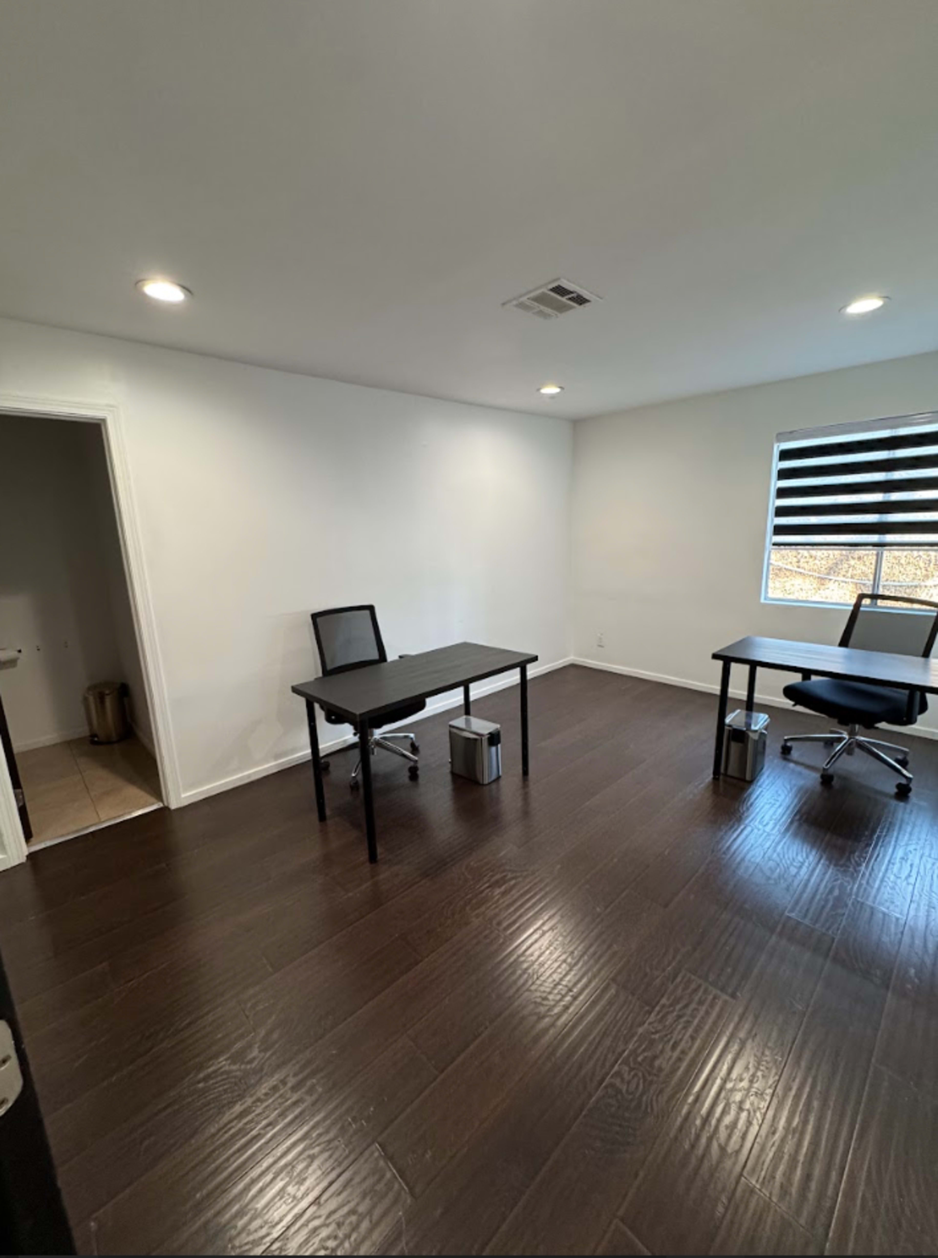 Private Work Space // Private Parking Image in Hollywood, Los Angeles, CA