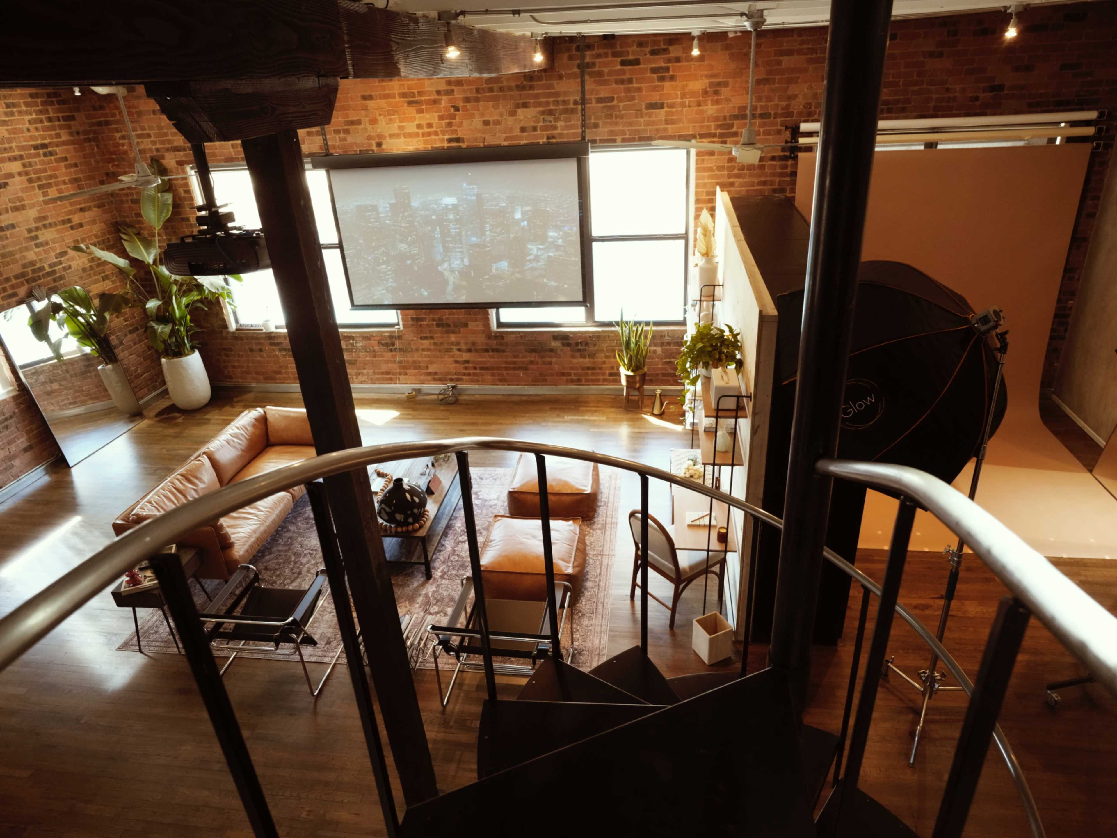 Sleek & Stylish Modern Studio Loft: A Sanctuary of Natural Light Image in Cedars, dallas, TX