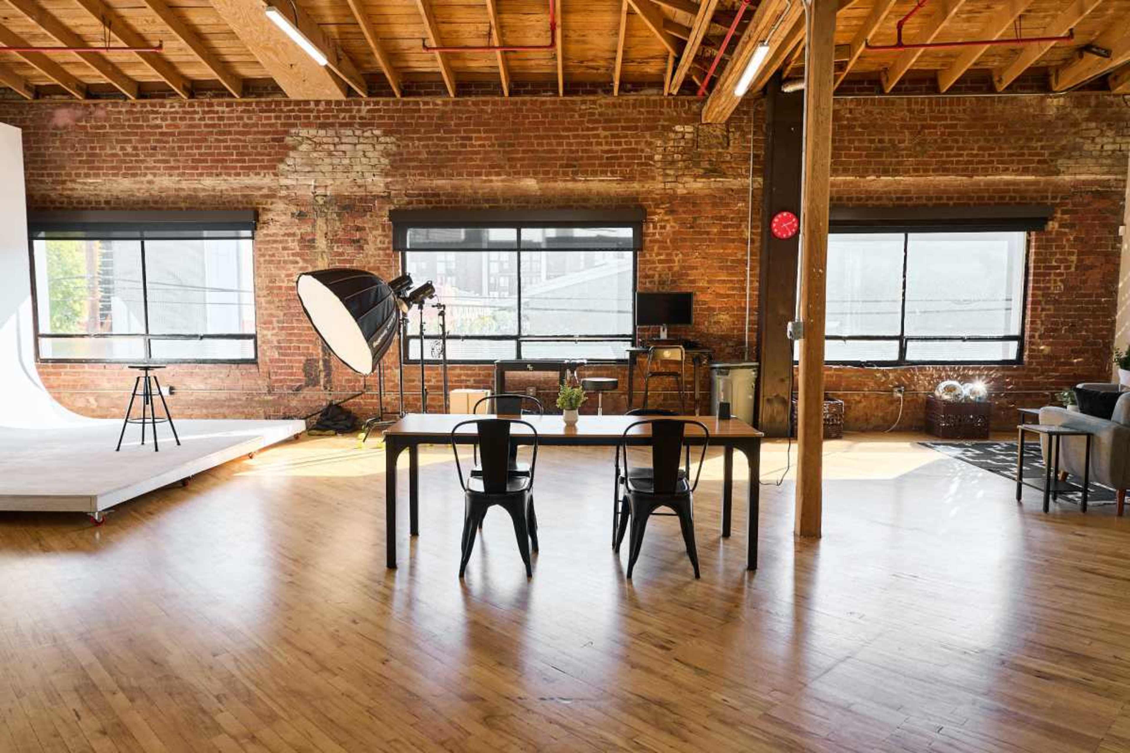 Arts District Cozy Portrait Studio Image in Downtown Los Angeles, Los Angeles, CA