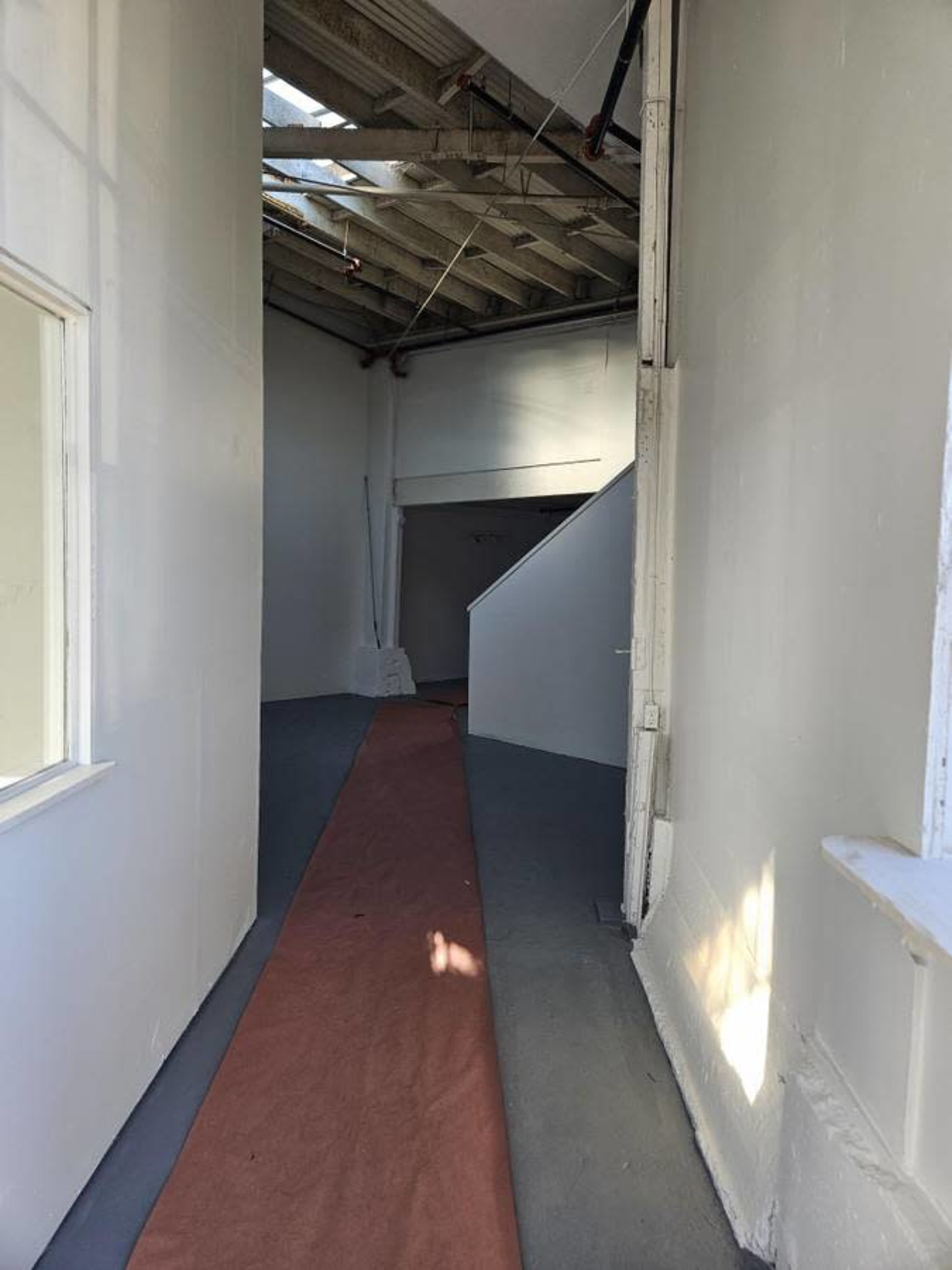 Urban loft with Natural Light Image in Coliseum Industrial, Oakland, CA