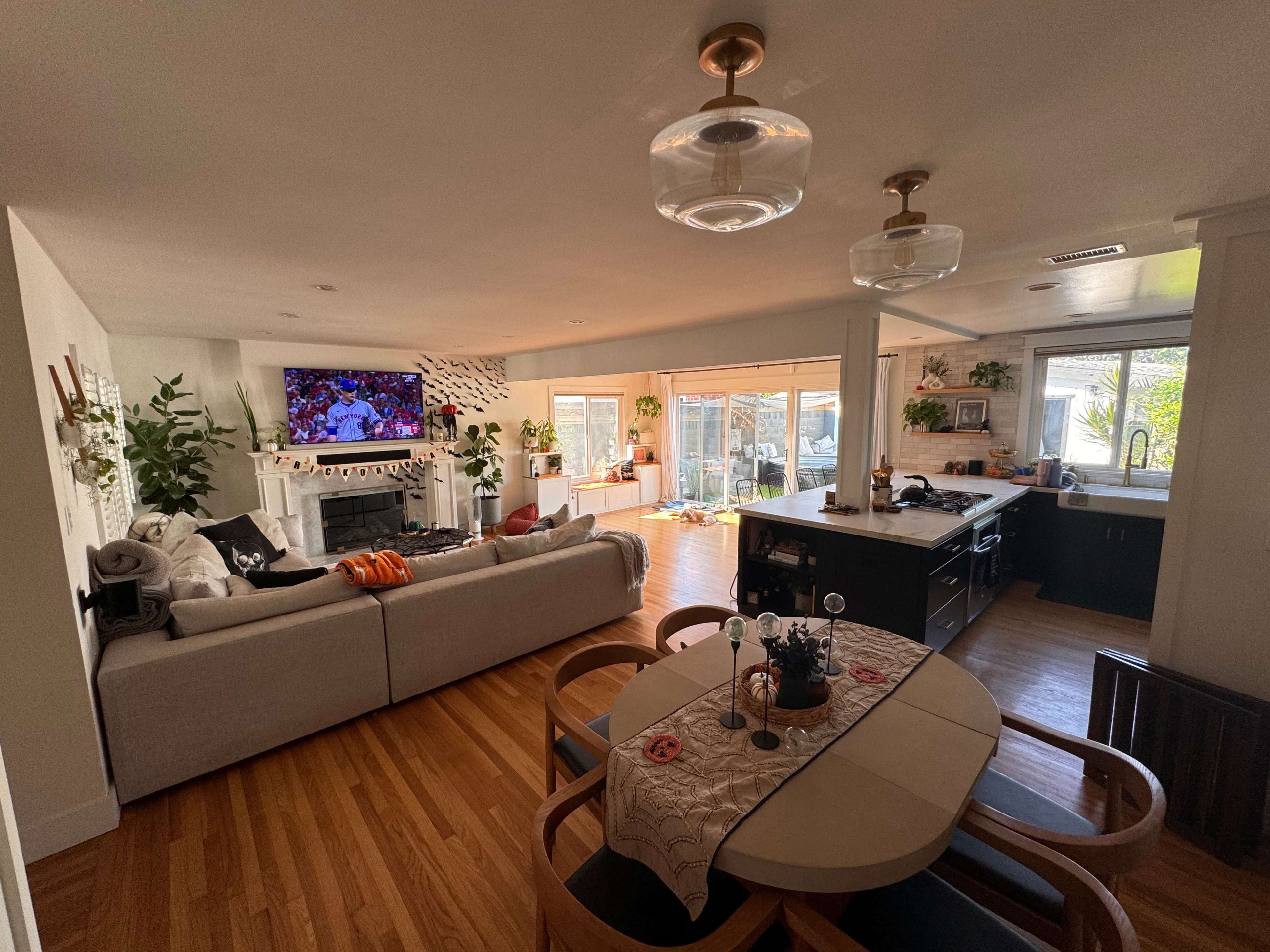 Long Beach House with open floor plan and excellent parking. Image in Los Altos, LONG BEACH, CA