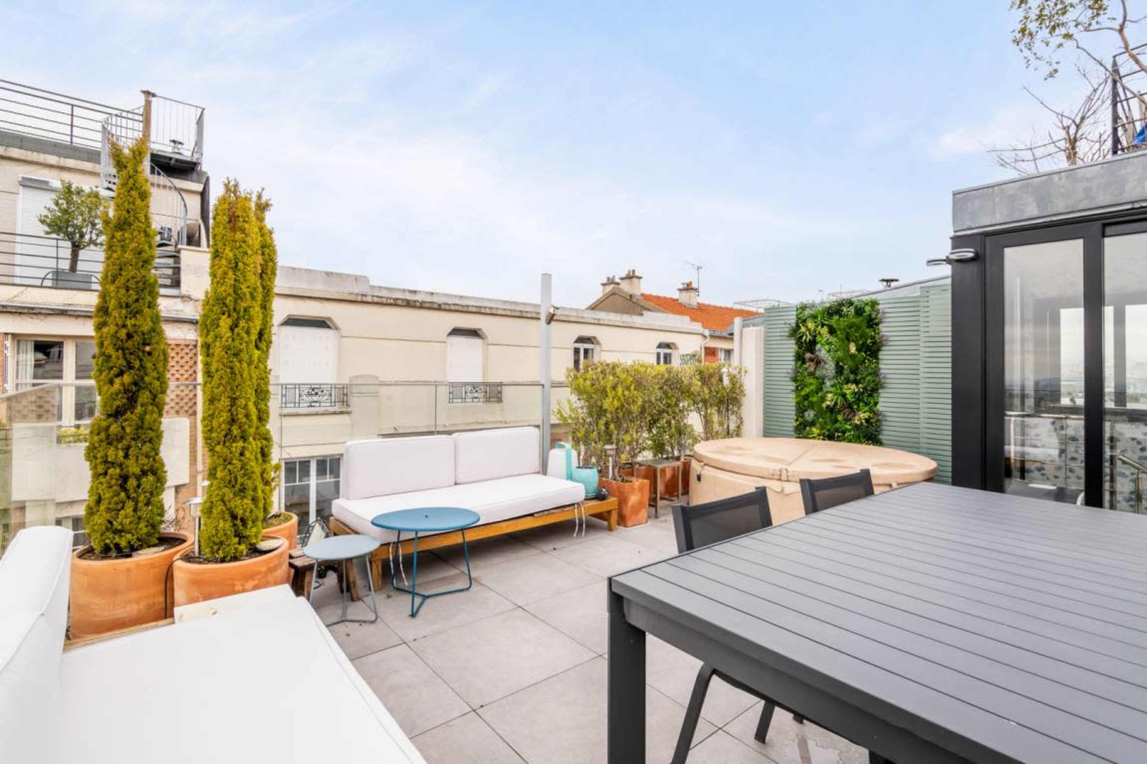 Appartement avec vue époustouflante sur tout Paris Image in Buttes-Chaumont, Paris