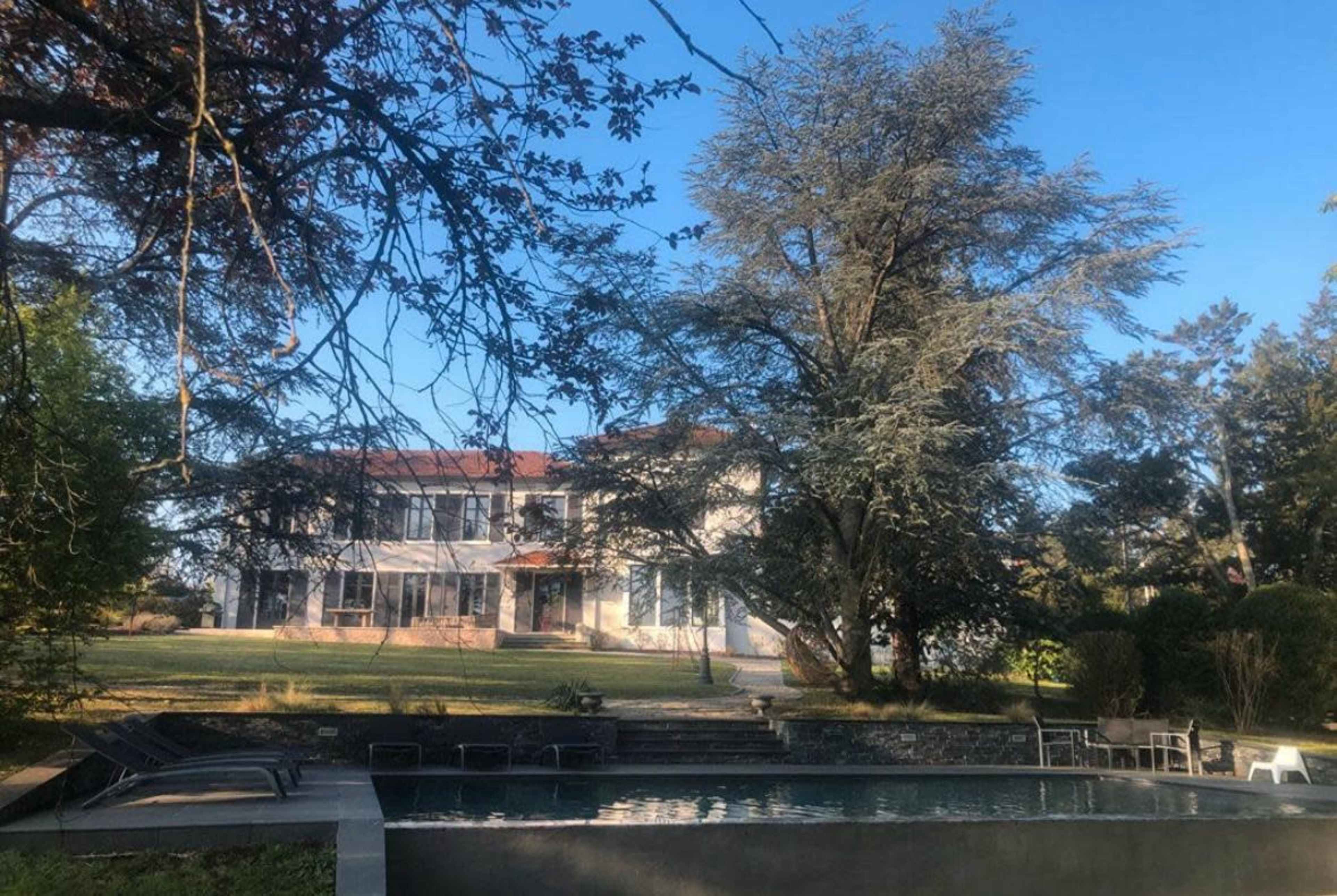 "Vintage Countryside Retreat: Exquisite!" Image in , Commelle Vernay