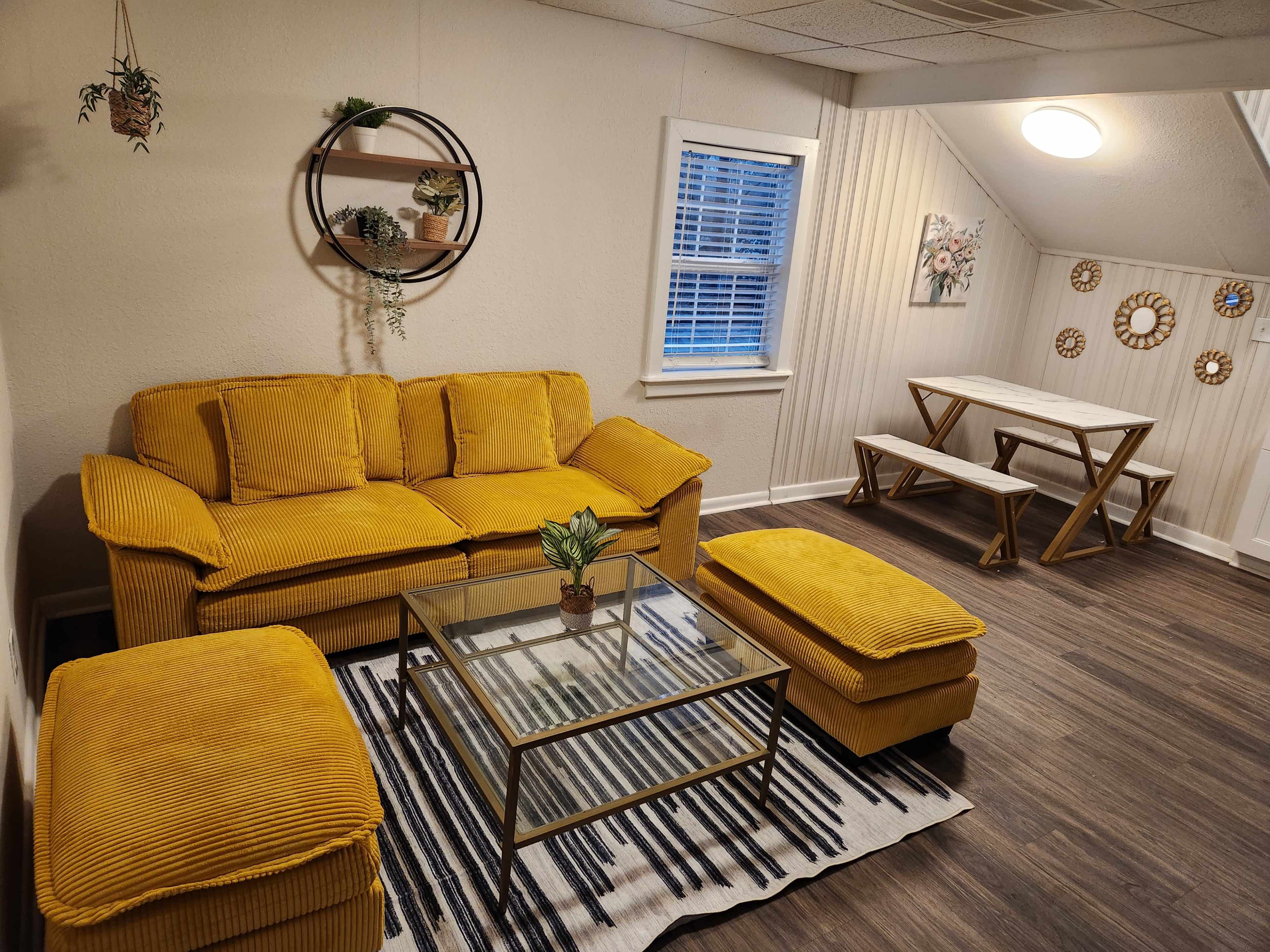 Elegant, Light-Filled Apartment Perfect for Meetings, Content Creation & Intimate Events Image in Midtown, Portsmouth, VA