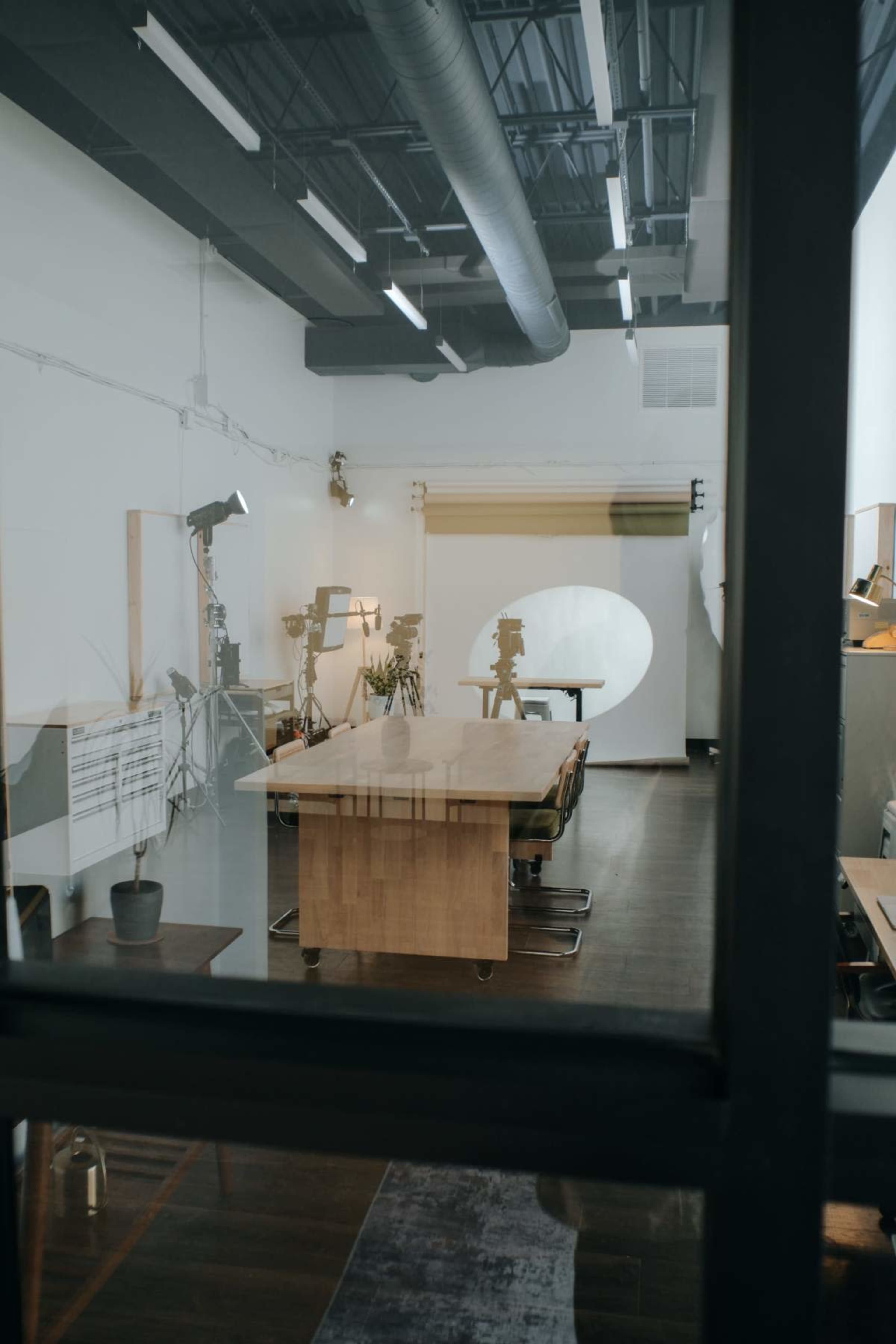 Convenient Photo & Video Studio with Tall Ceilings and Controlled Lighting Image in Sunset Hill, Overland Park, KS