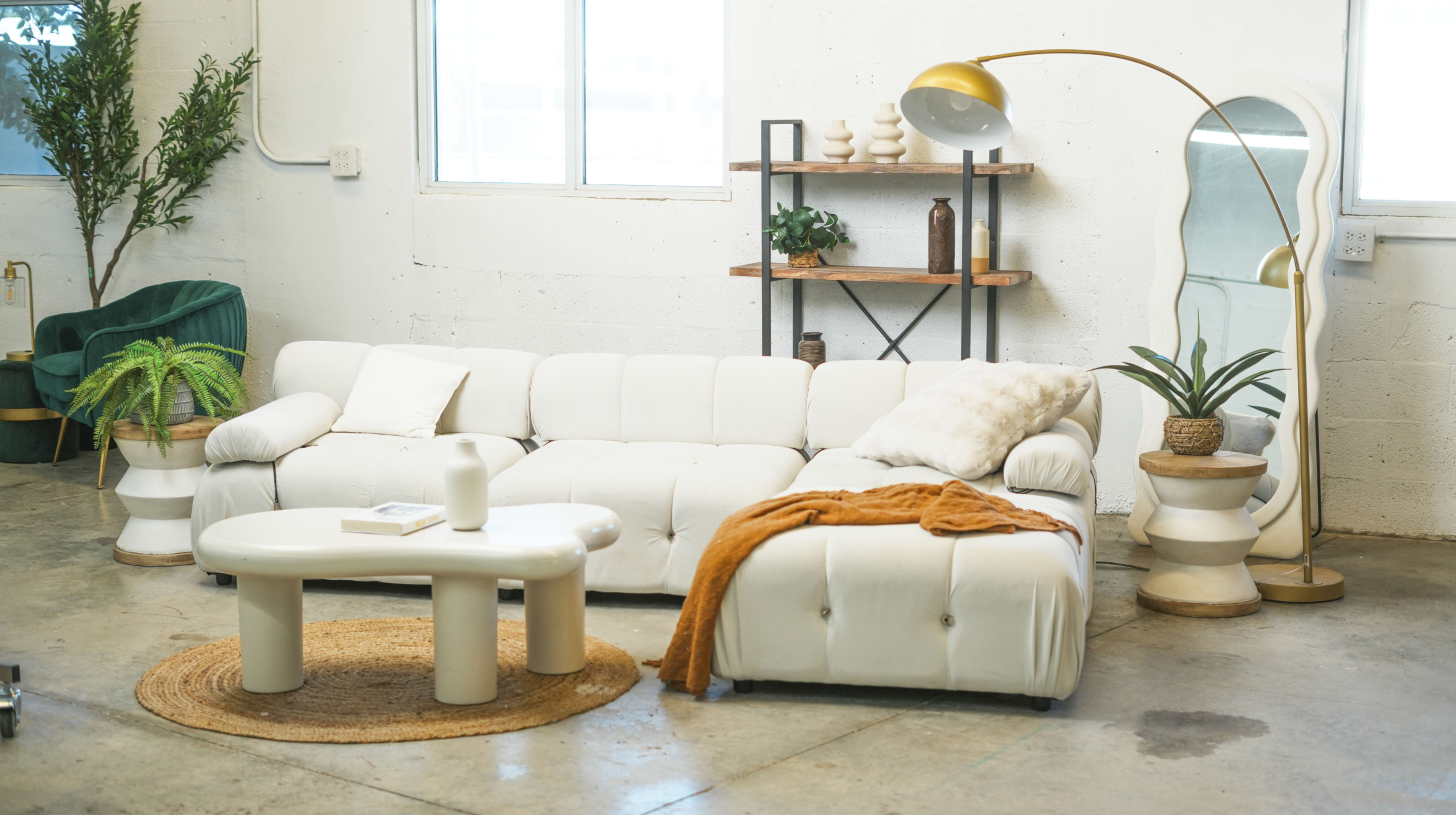Luxury Minimalist & natural light studio Image in Dania Beach, fort lauderdale, FL