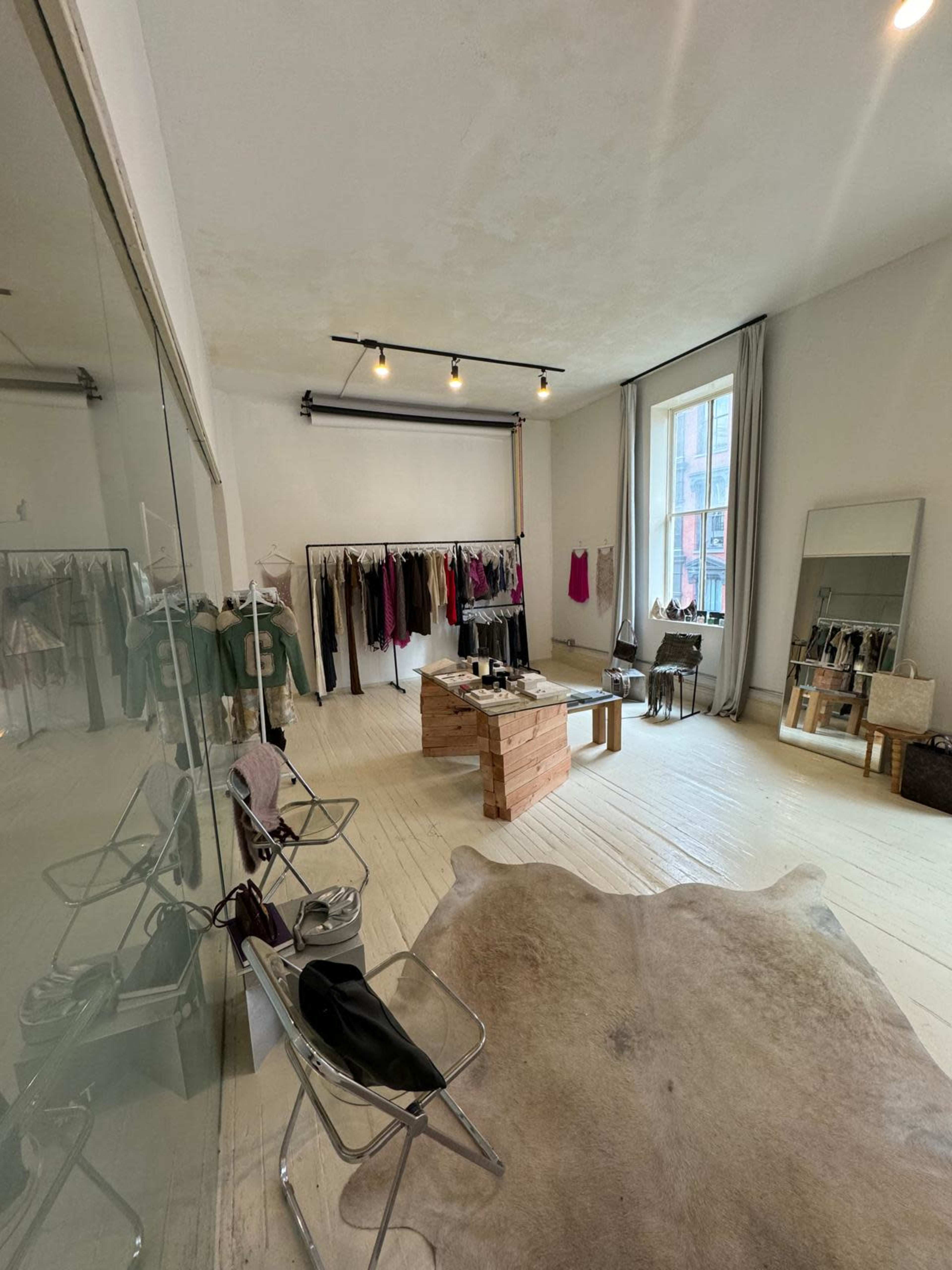 CROSBY St. SOHO Studio, 13ft Ceilings! AMAZING LIGHT Image in Lower Manhattan, new york, NY