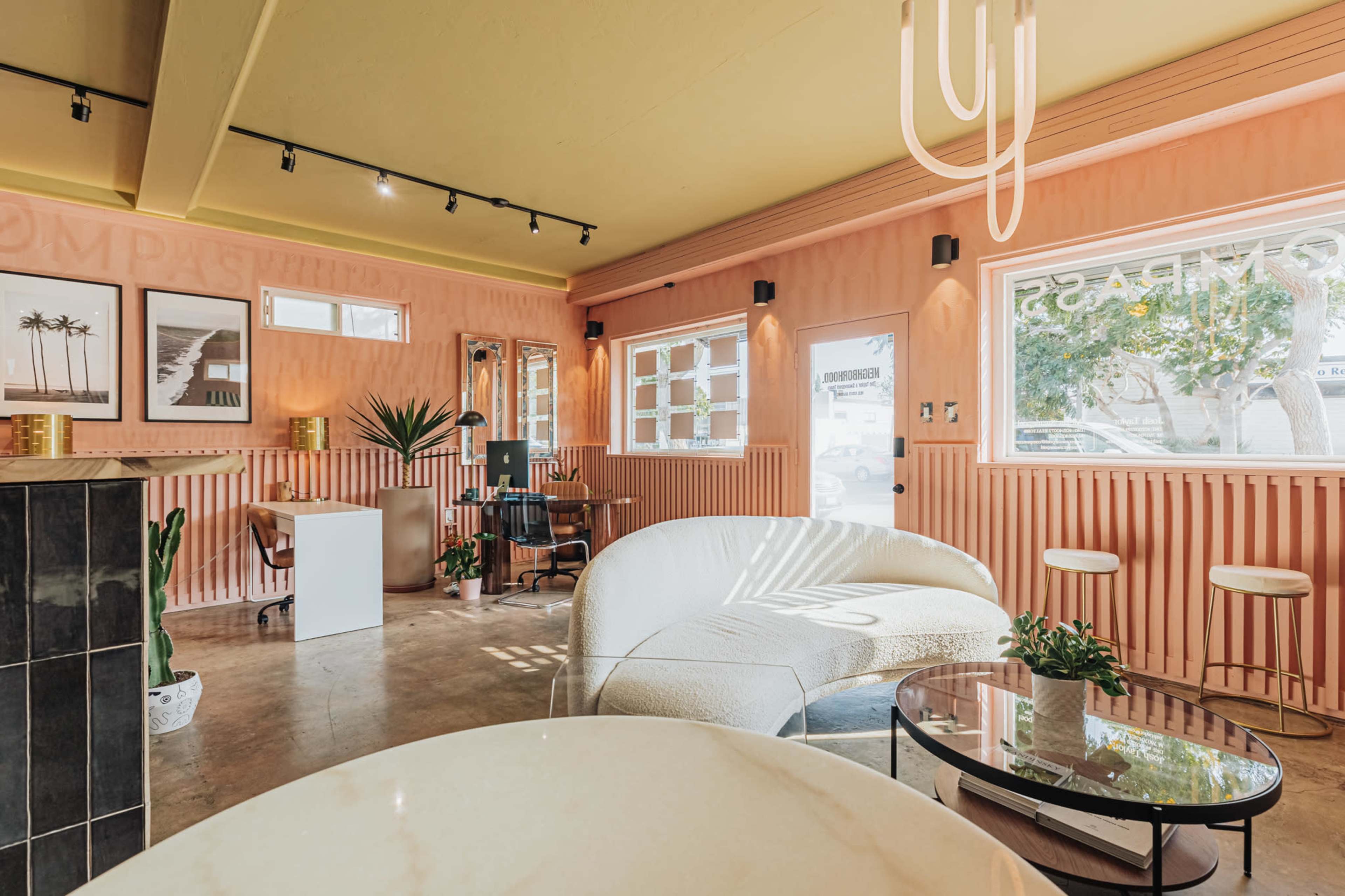Bright tropical Office for Photoshoots and Events Image in Roseville - Fleet Ridge, San Diego, CA