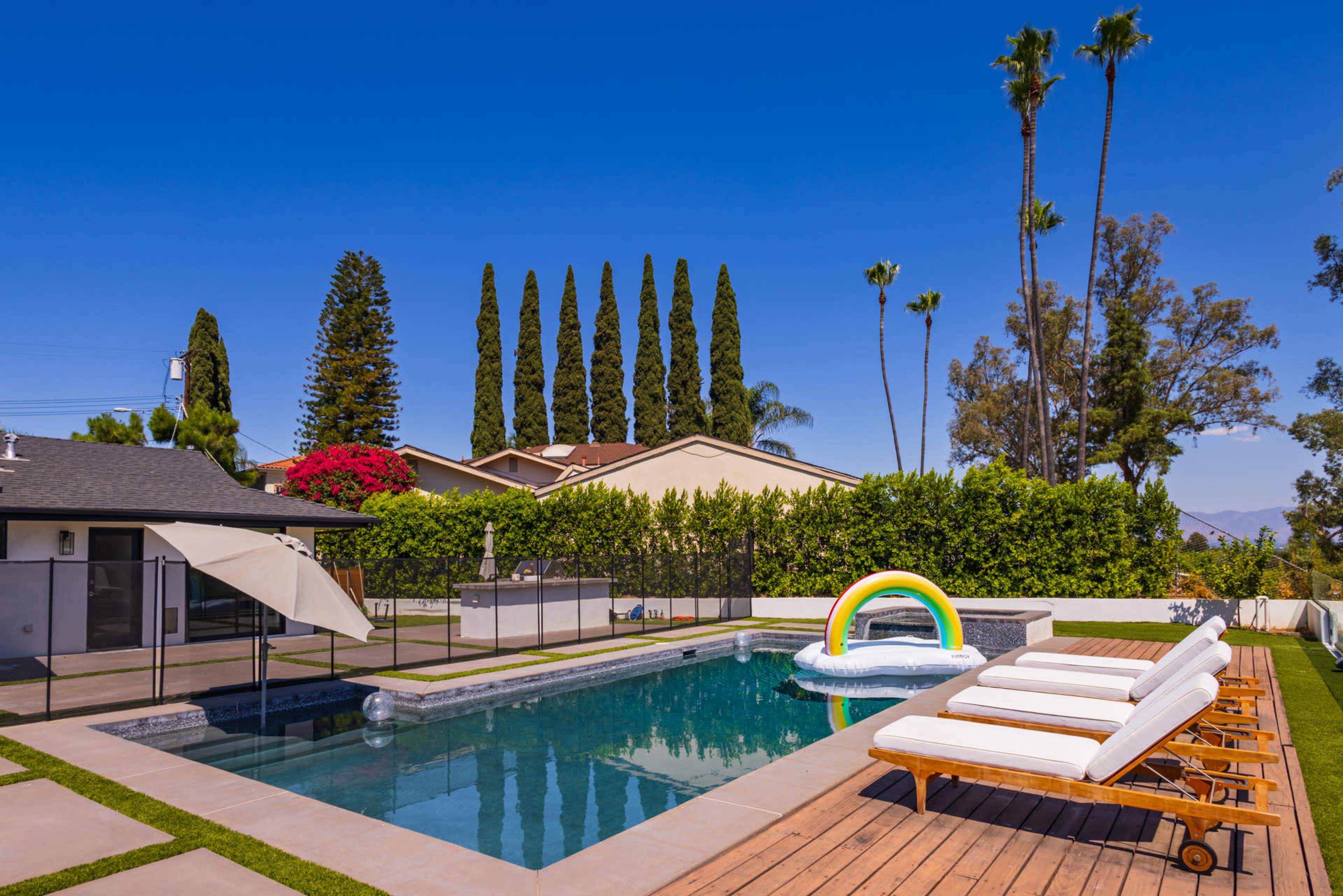 Midcentury Modern Open Floor-plan Sweeping Views Image in Woodland Hills, Woodland Hills, CA