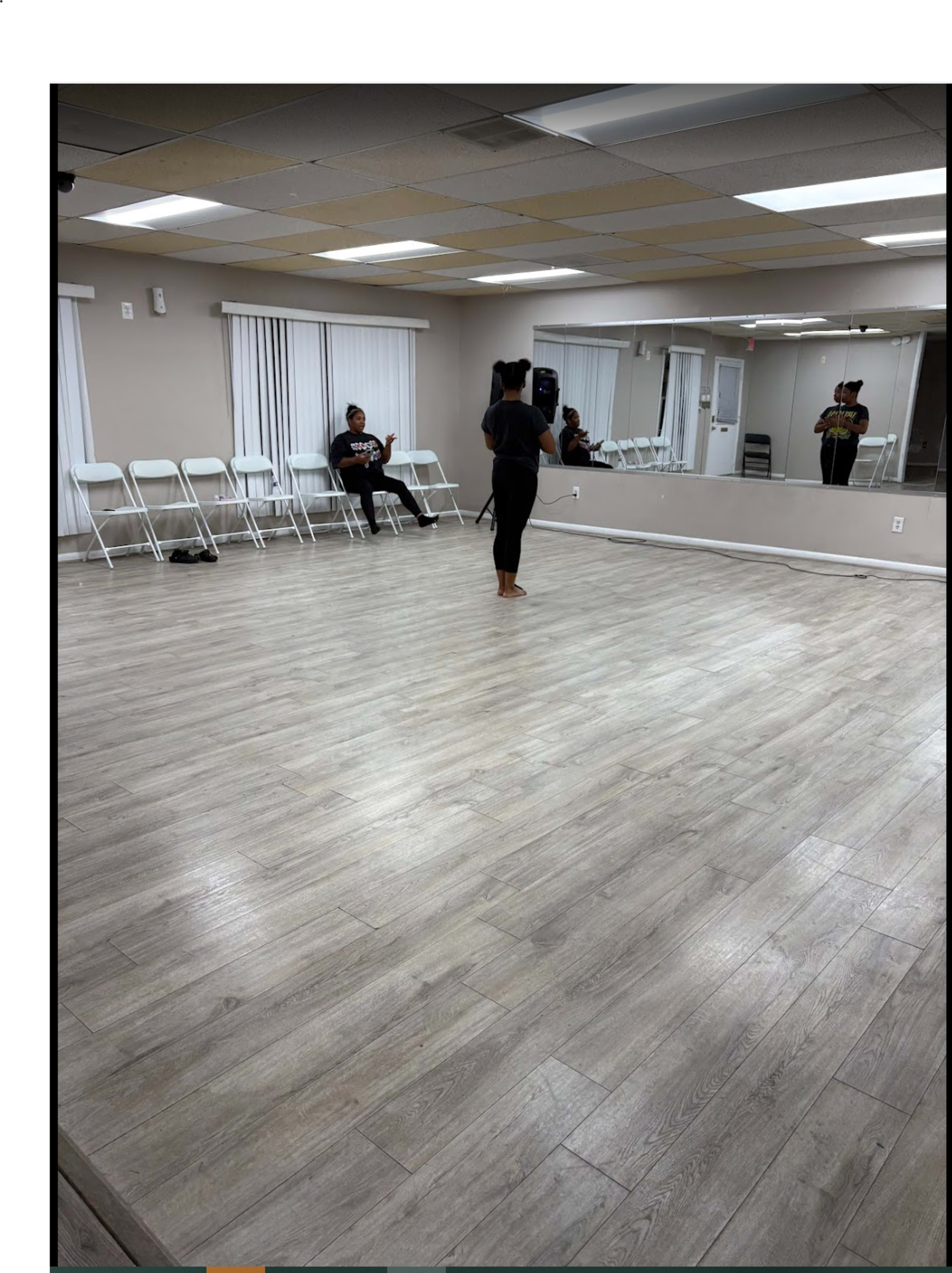 Modern Urban and Versatile Event Space with Open Floor Plan/Mirrors Image in Camp Springs, Temple Hills, MD