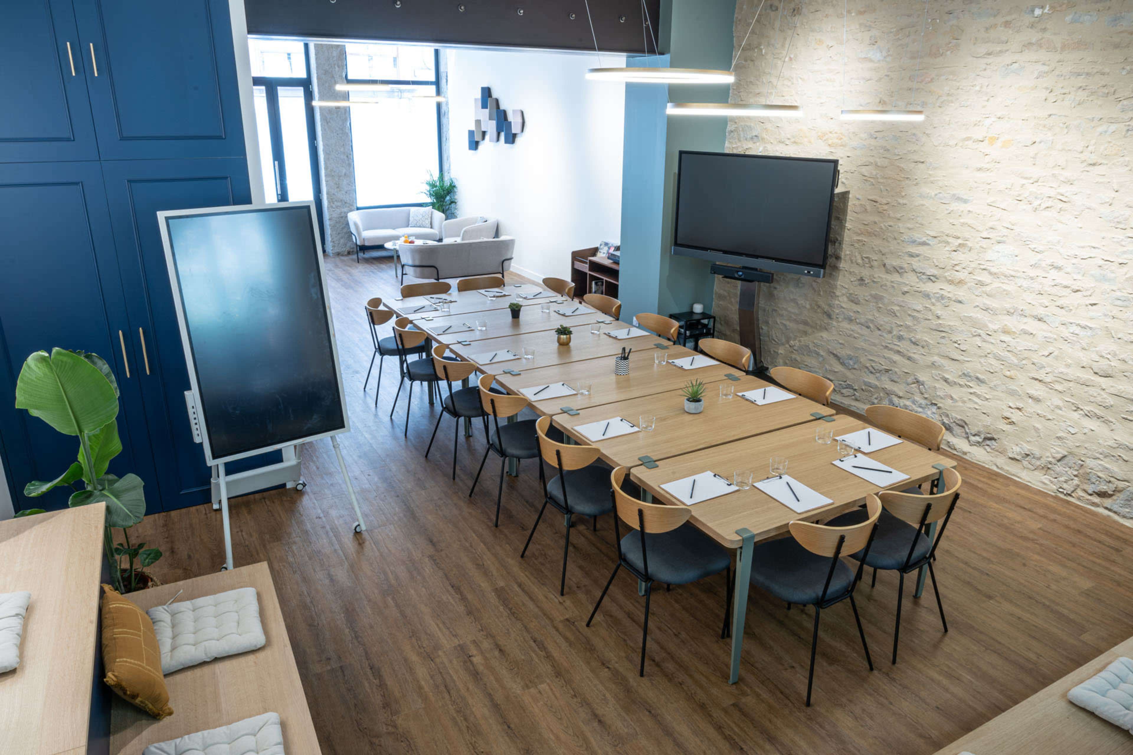 Ancien Atelier Canut en Centre Ville - 4m De Plafond - Pierres Et Bois Image in Grande Côte - Annonciade, Lyon