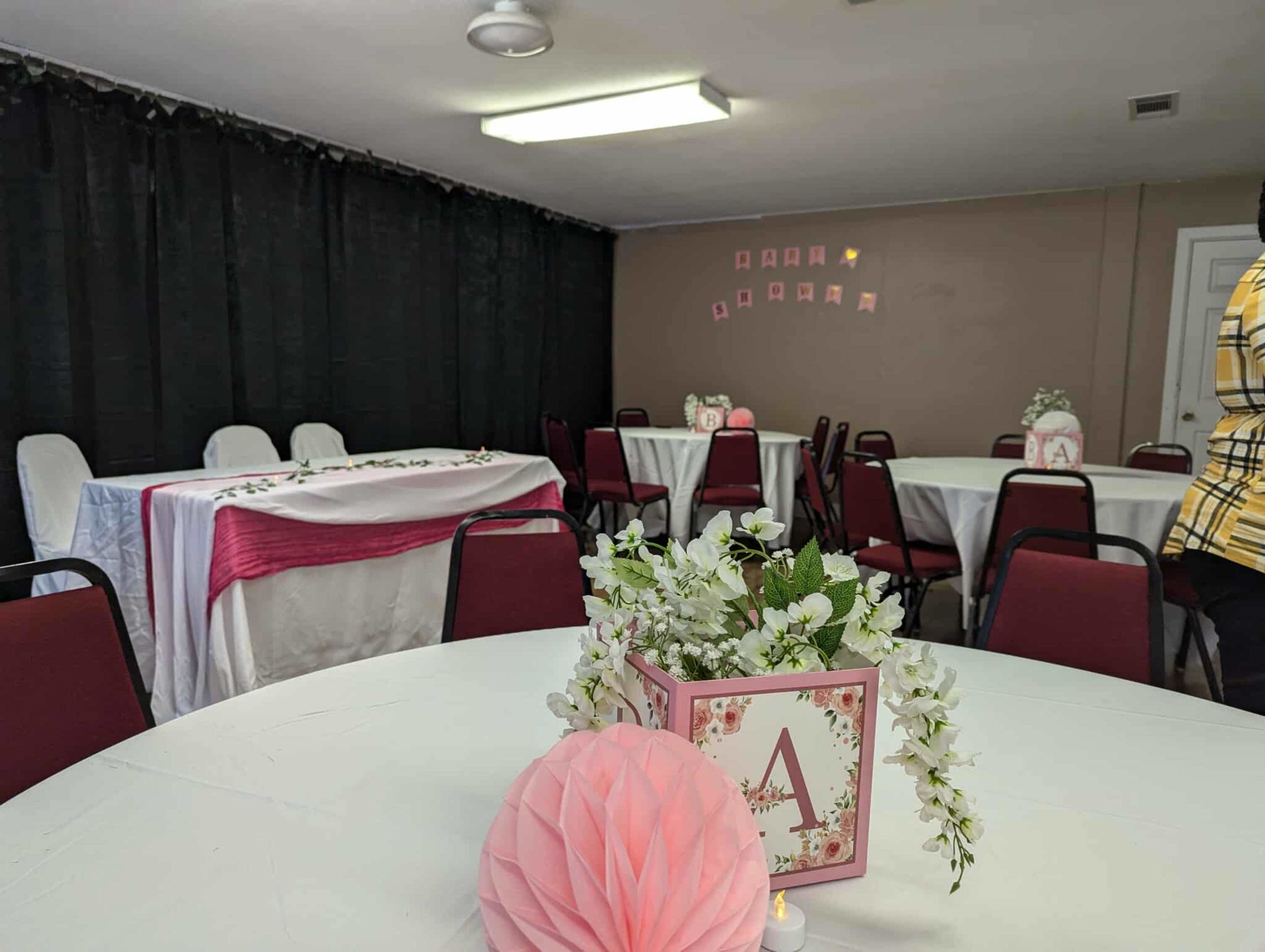 Bright, Spacious Studio with Large Mirrors in Peaceful Garland Neighborhood Image in Garland, Garland, TX