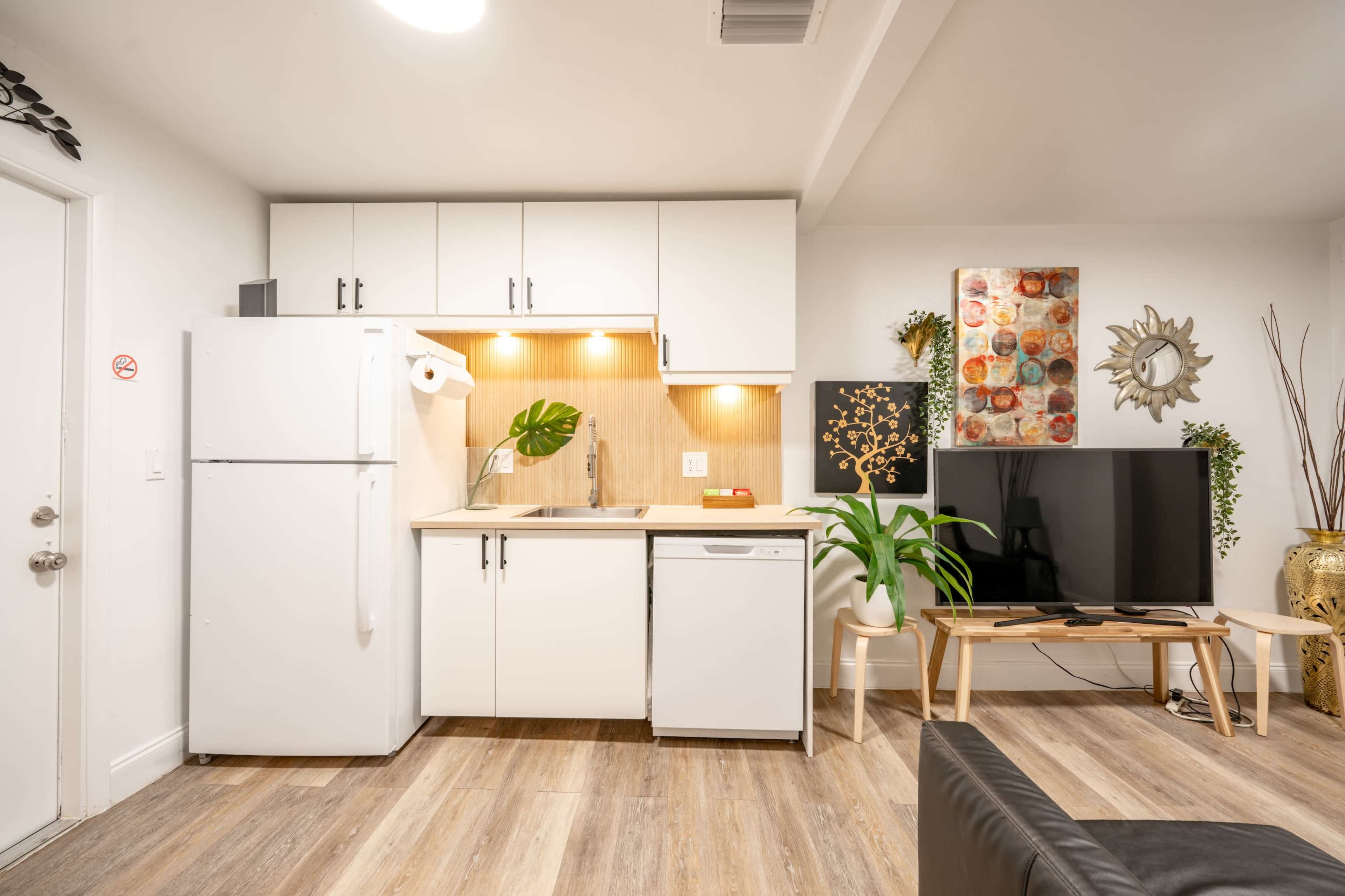 Escape & Create: Quiet Tropical Apartment Ideal for Content Creation & Focused Work in Little Haiti Image in Little Haiti, MIAMI, FL