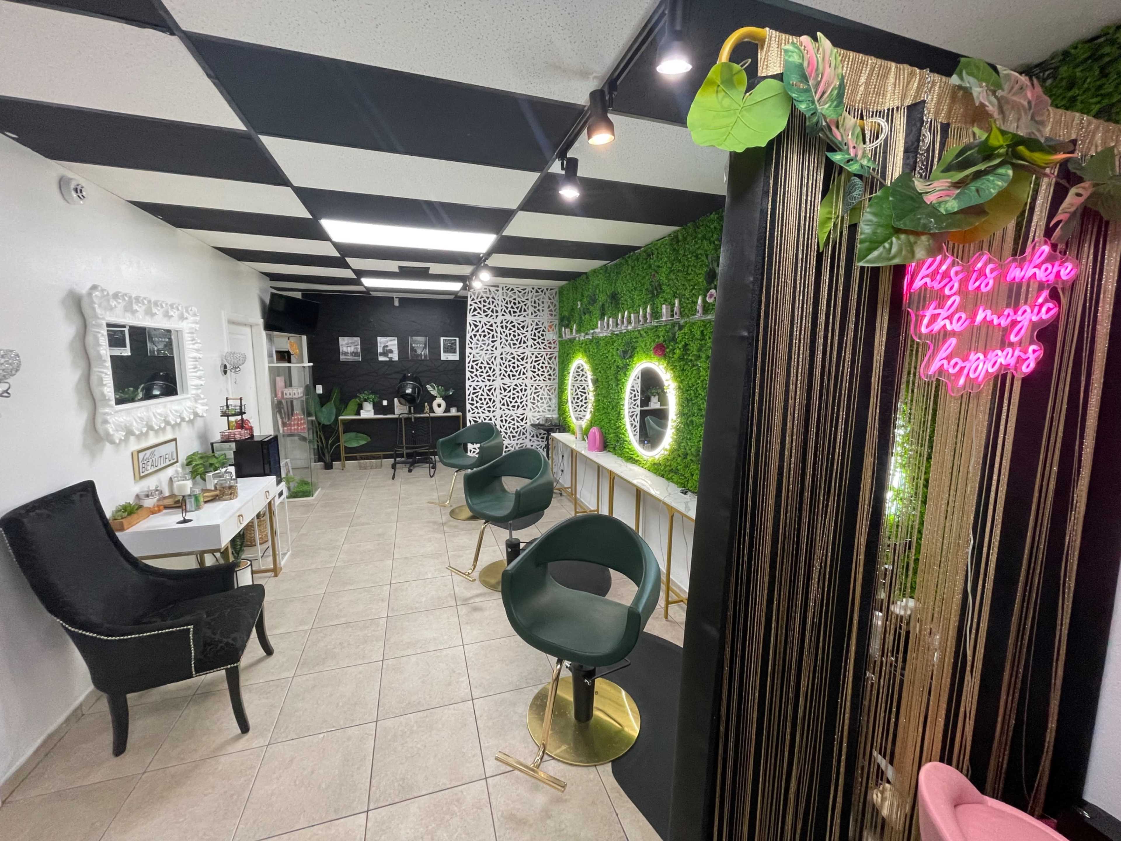 Chic Beauty Market Image in , Orlando, FL