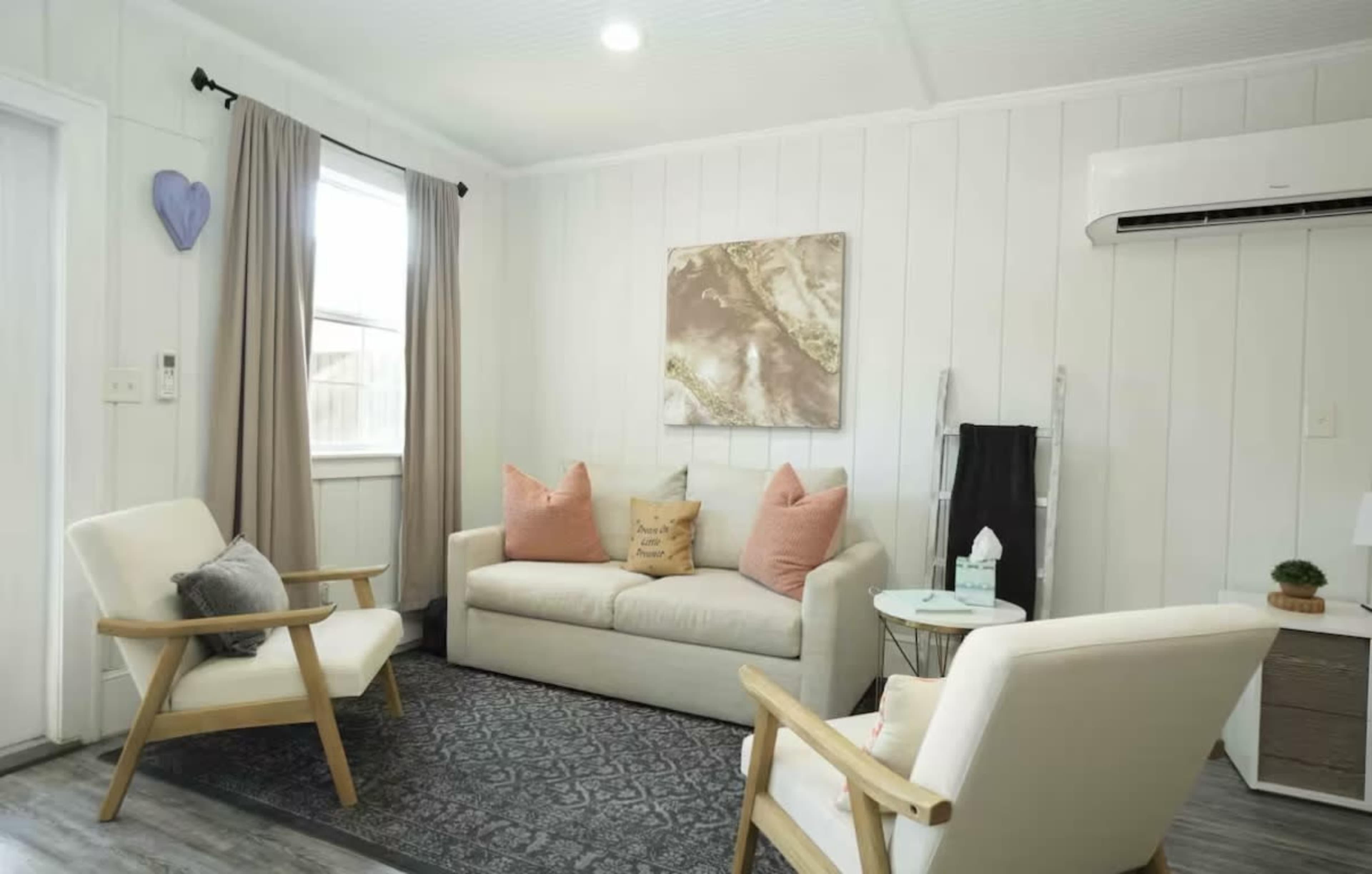 Bright and Spacious Tampa Heights Studio Image in Northwest Tampa, Tampa, FL