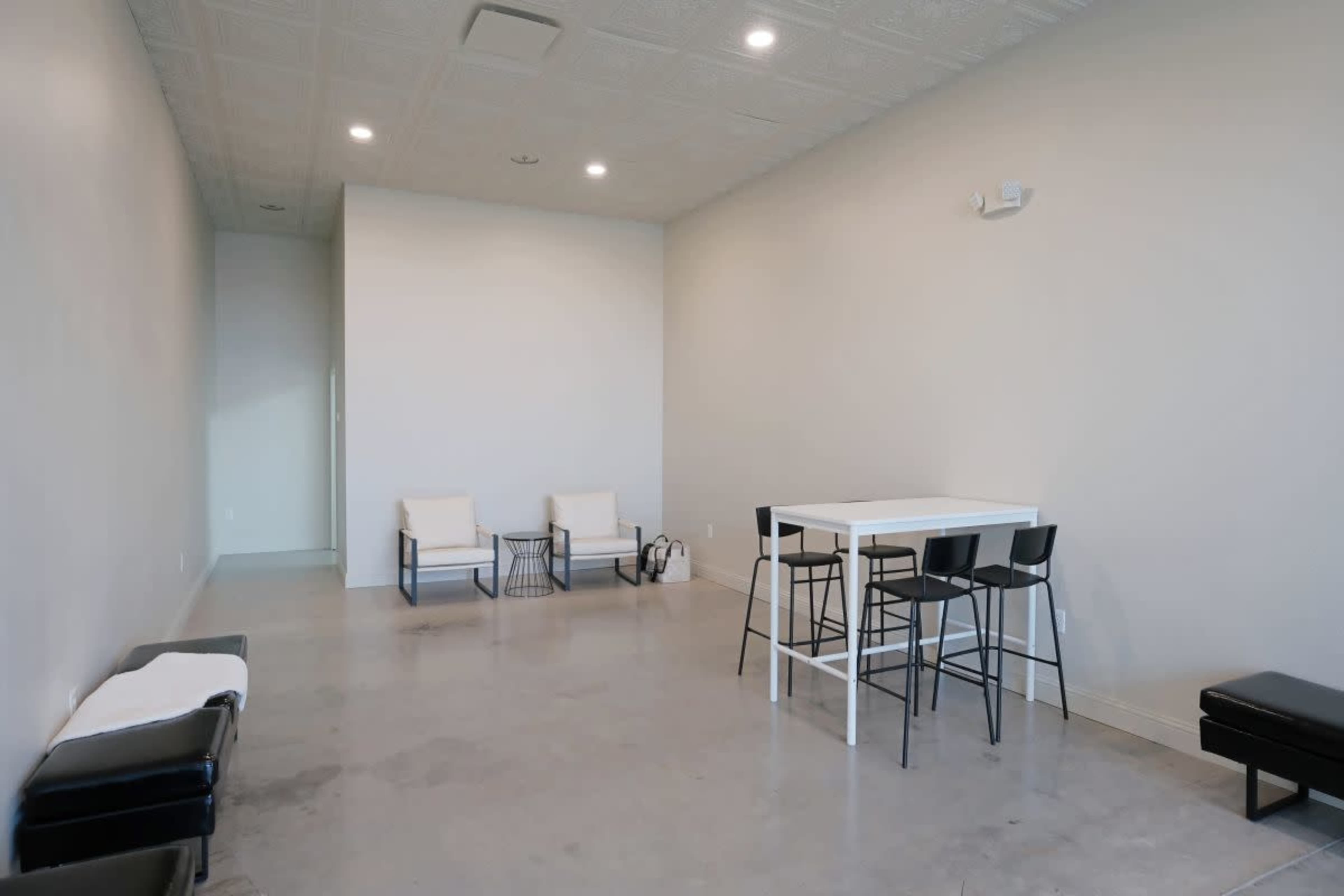 Airy Elegance:  Modern Loft Studio Event Space for Creatives Image in Northwest Carrollton, Carrollton, TX