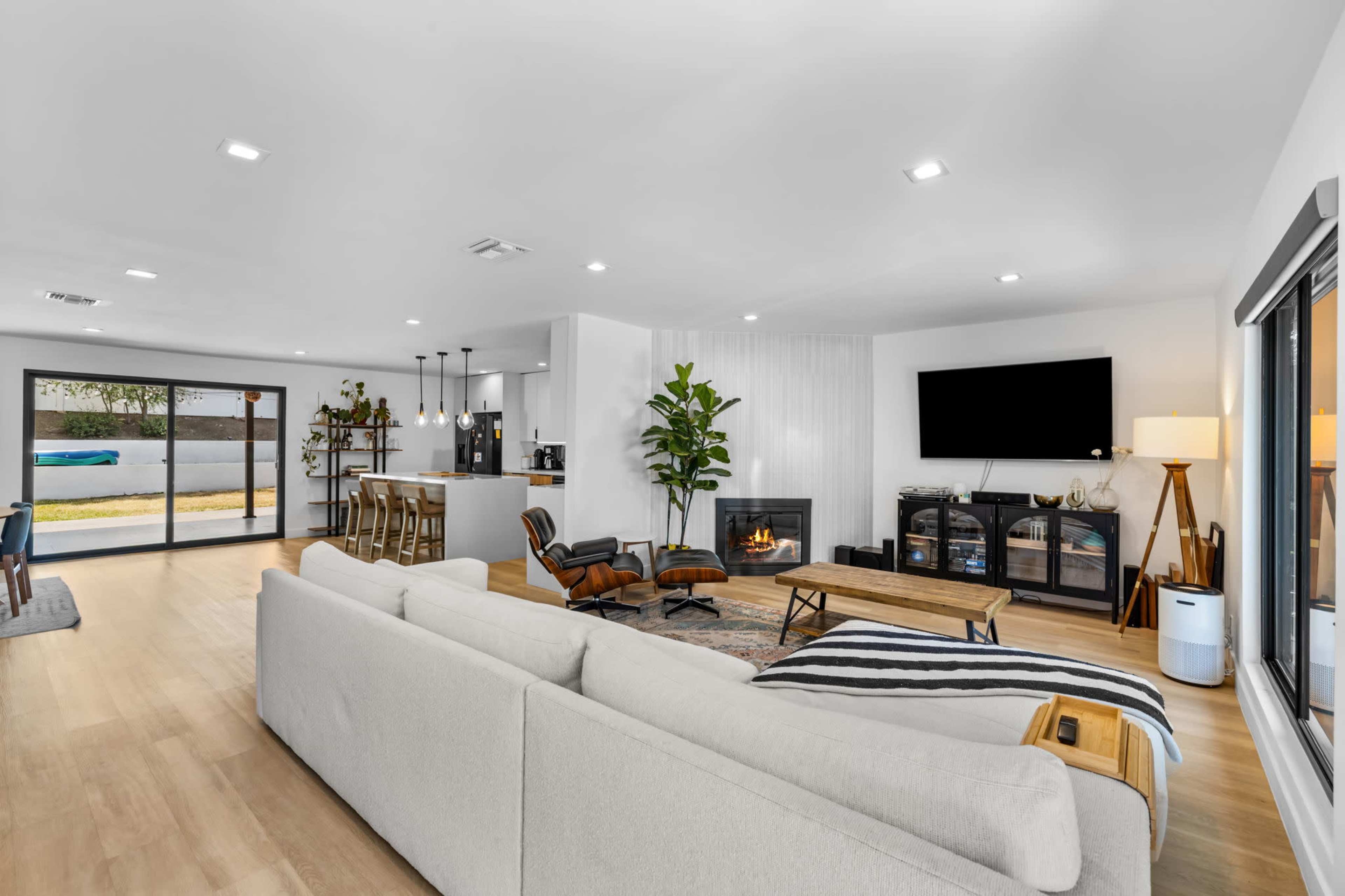 Modern West Hills Valley Home Image in West Hills, West Hills, CA