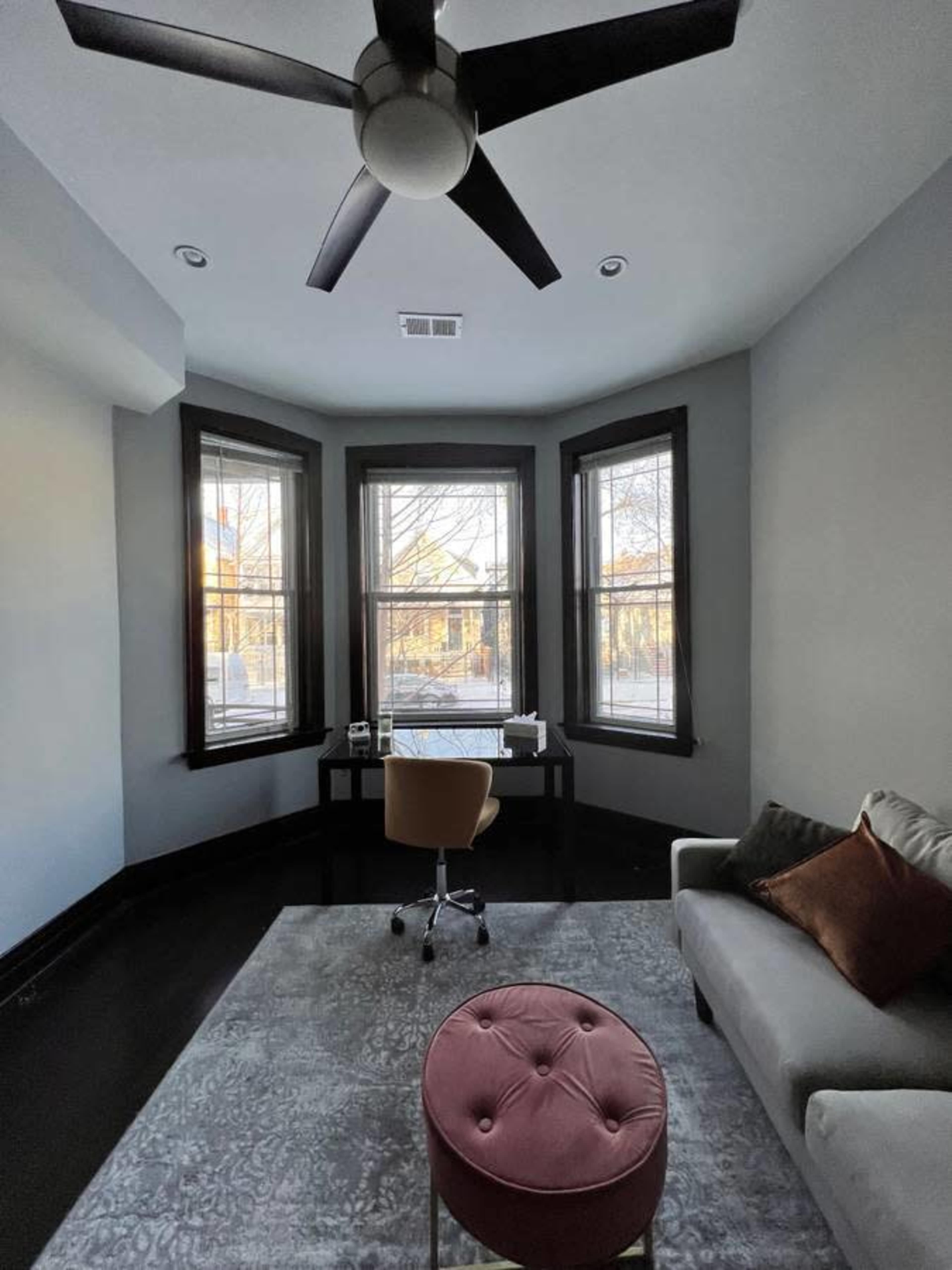 Logan Square Modern Apartment Image in Logan Square, Chicago, IL