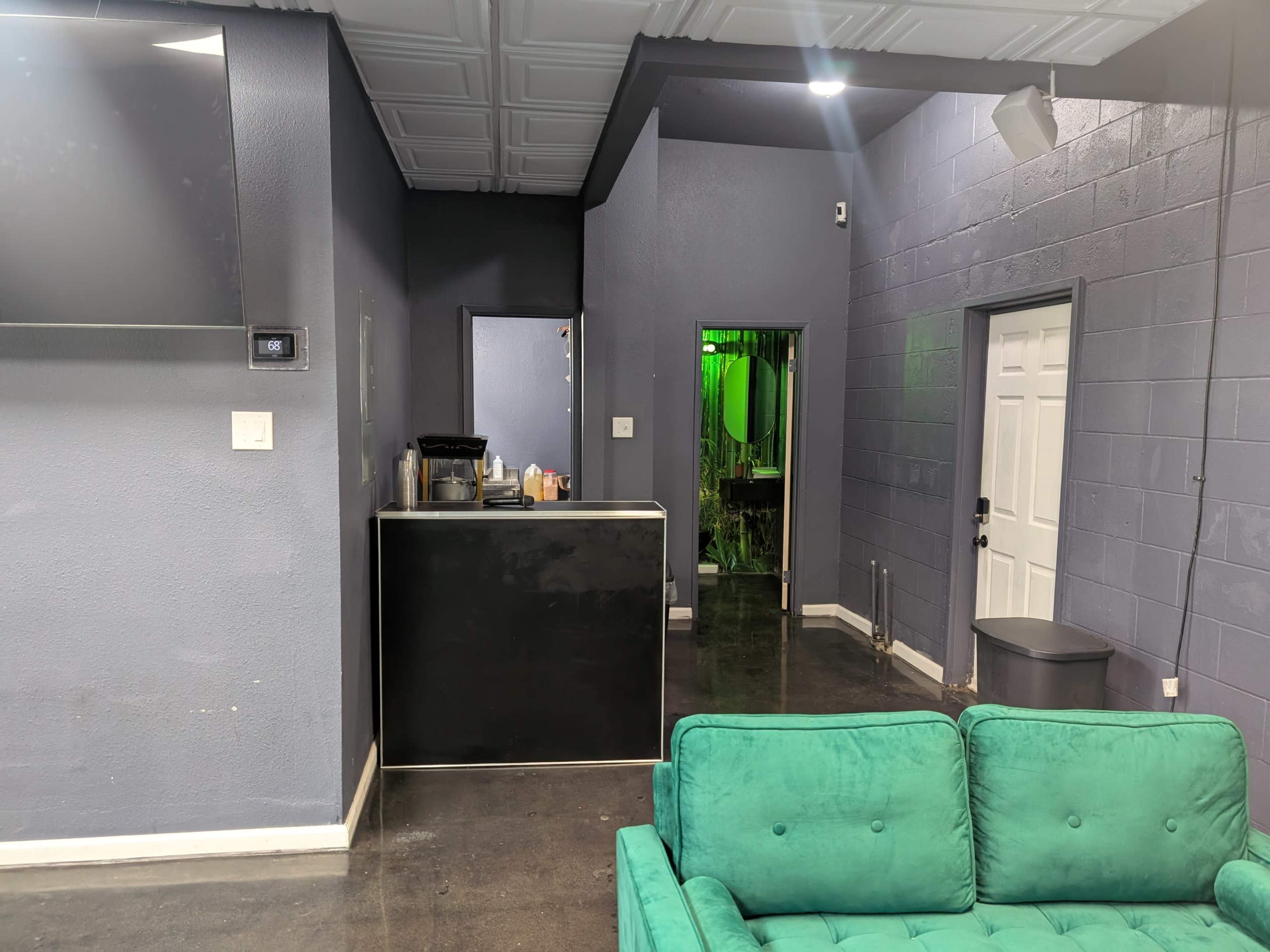 A discreet, high-functioning social space with everything built in. Image in Rosemont, Sacramento, CA