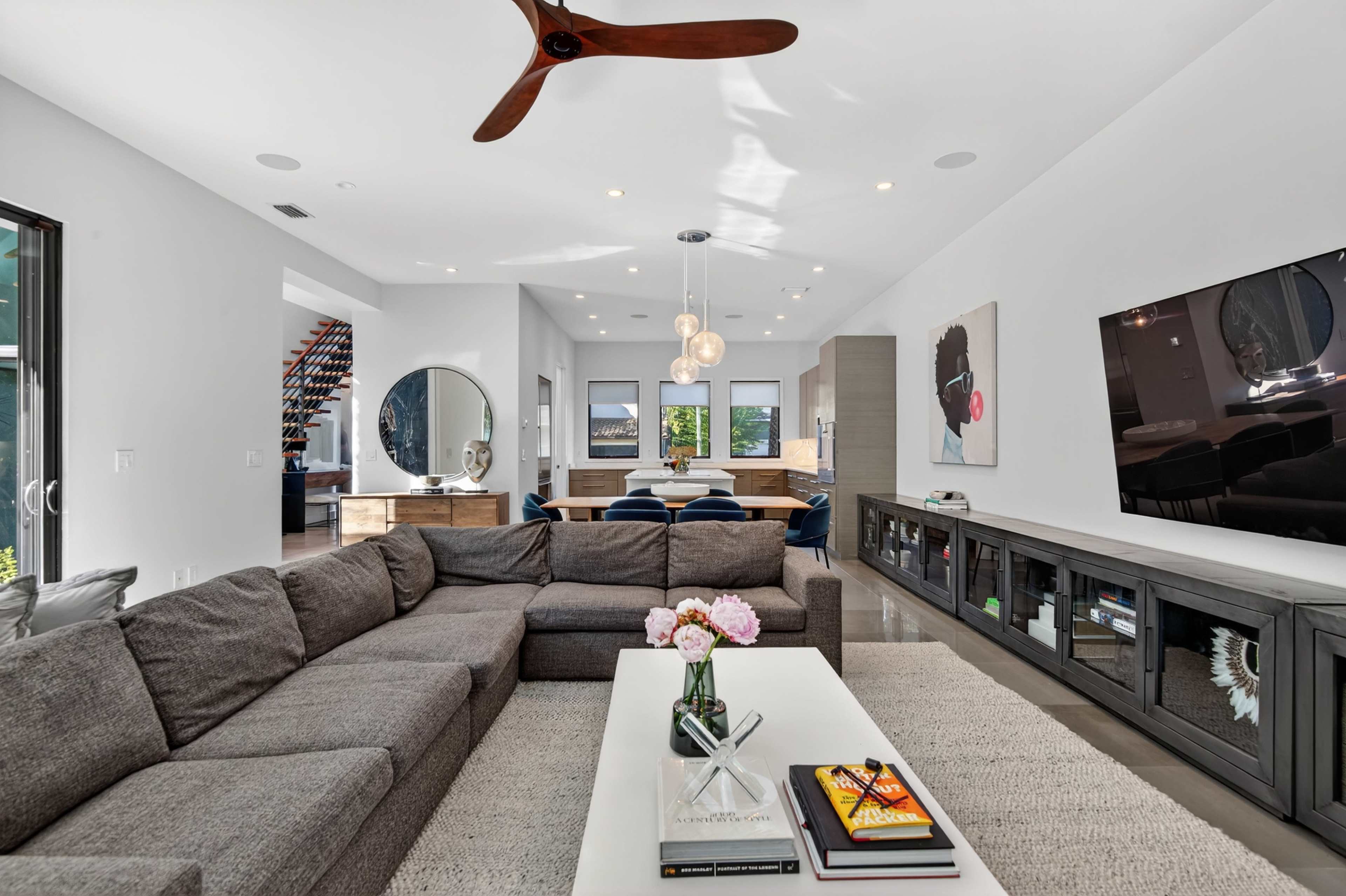 Luxury South Tampa Creative Production Home w/ Pool & Natural Light Image in Ballast Point, Tampa, FL