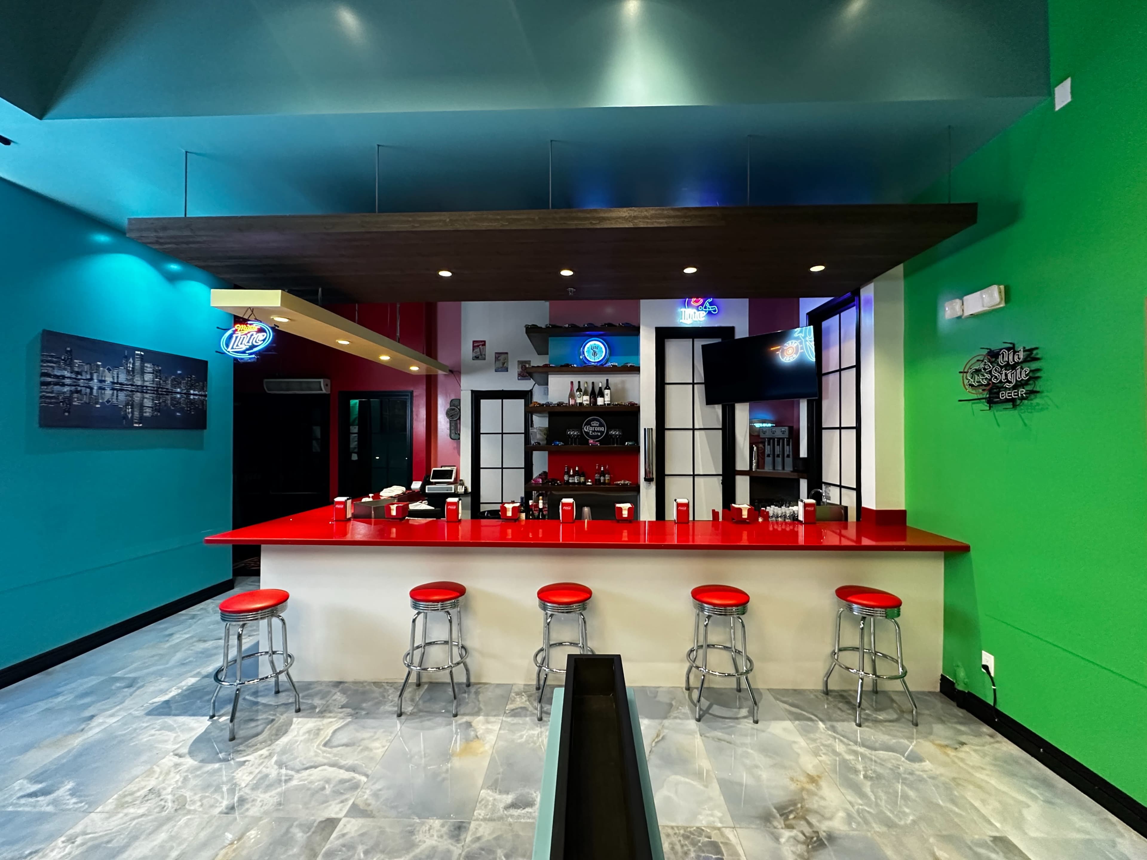 Retro-Inspired Diner in Newbury Park – Colorful 50s/60s Vibes, Neon Lights & Vintage Americana Restaurant Image in Newbury Park, Newbury Park, CA