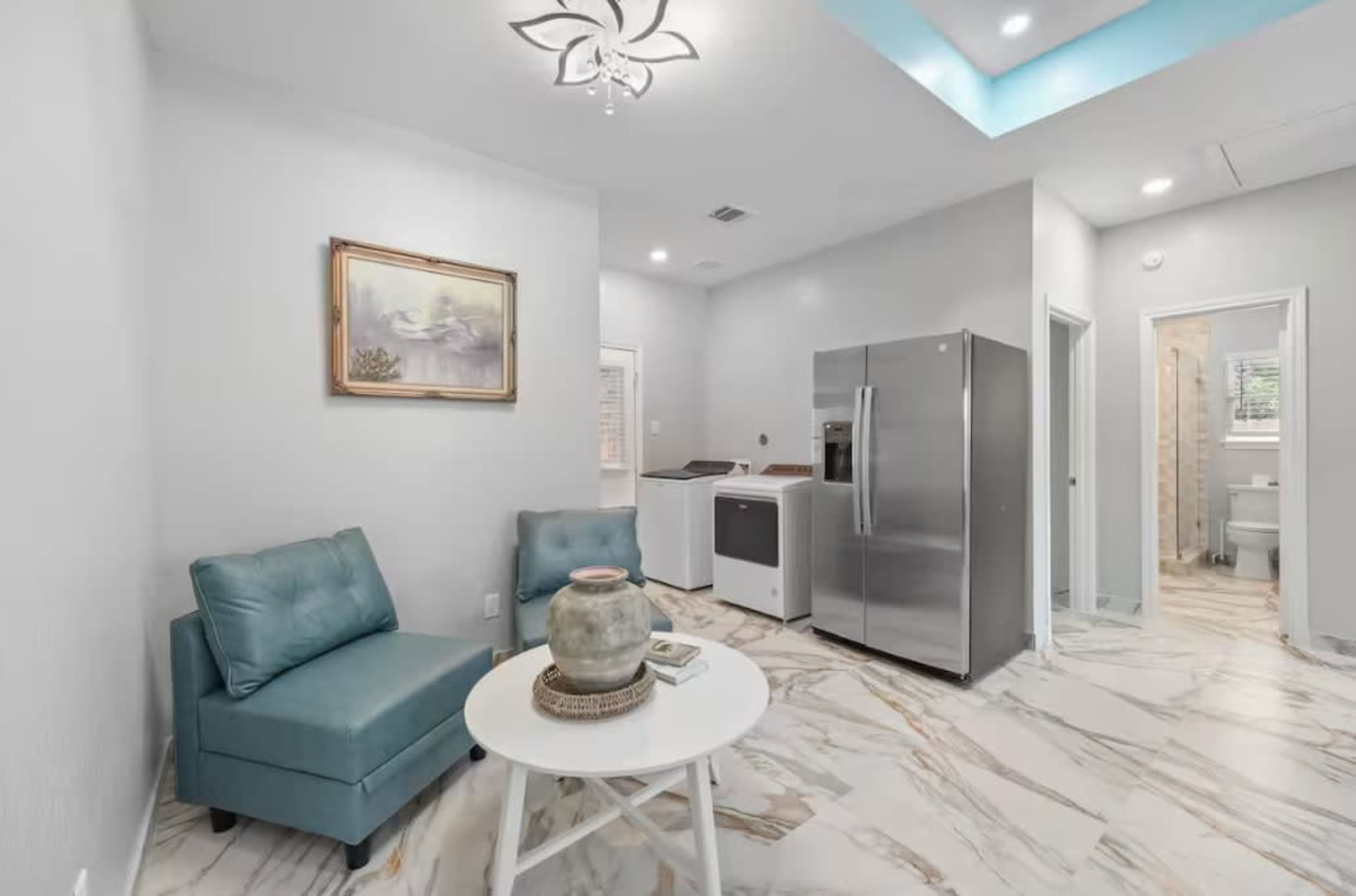 4 bedroom, 4 full bathroom home located next to Hobby Airport Image in Greater Hobby Area, Houston, TX