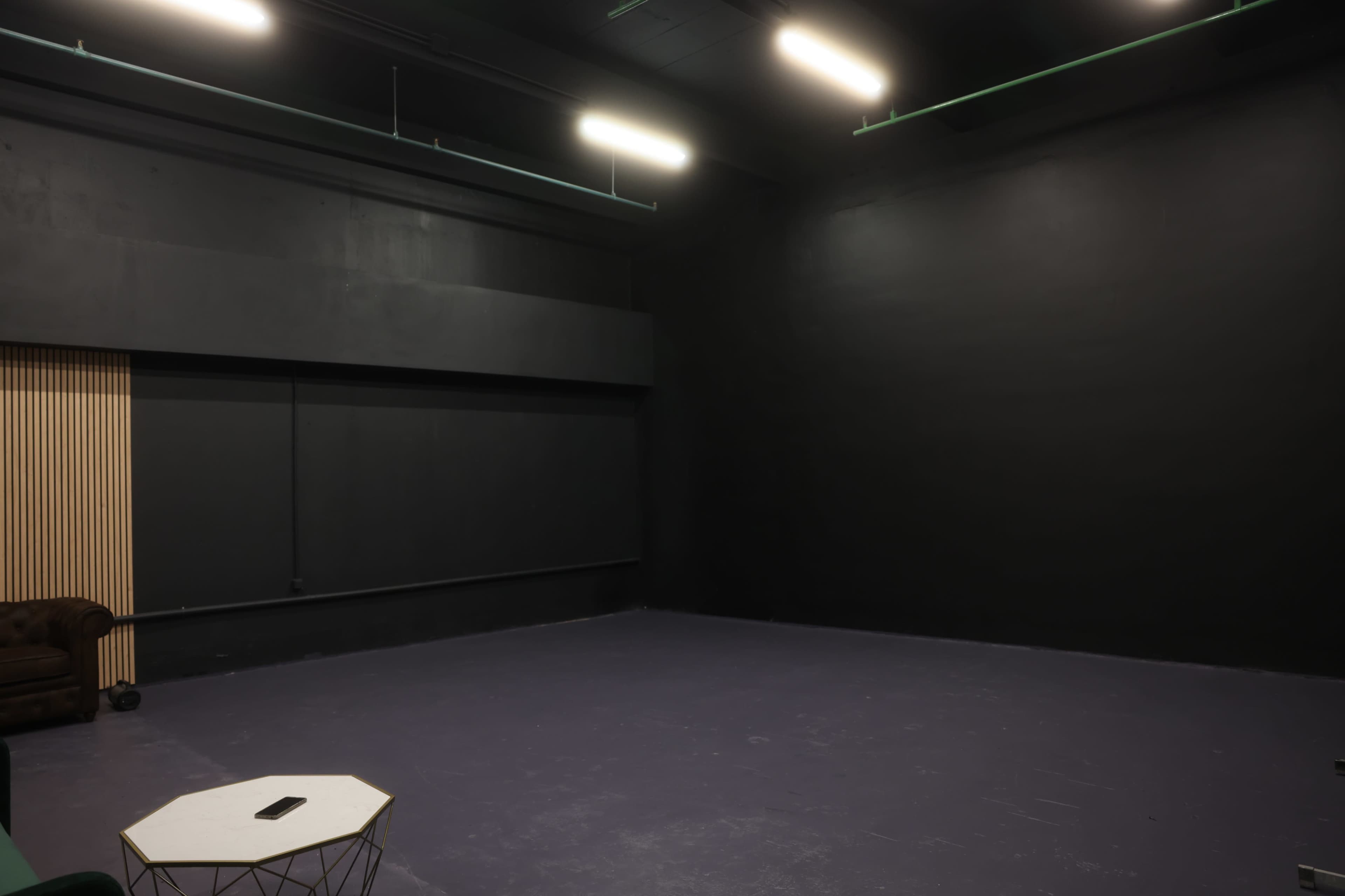 LOCATION STUDIO VIDÉO & PHOTO FOND BLANC & NOIR Image dans , Bagnolet, 