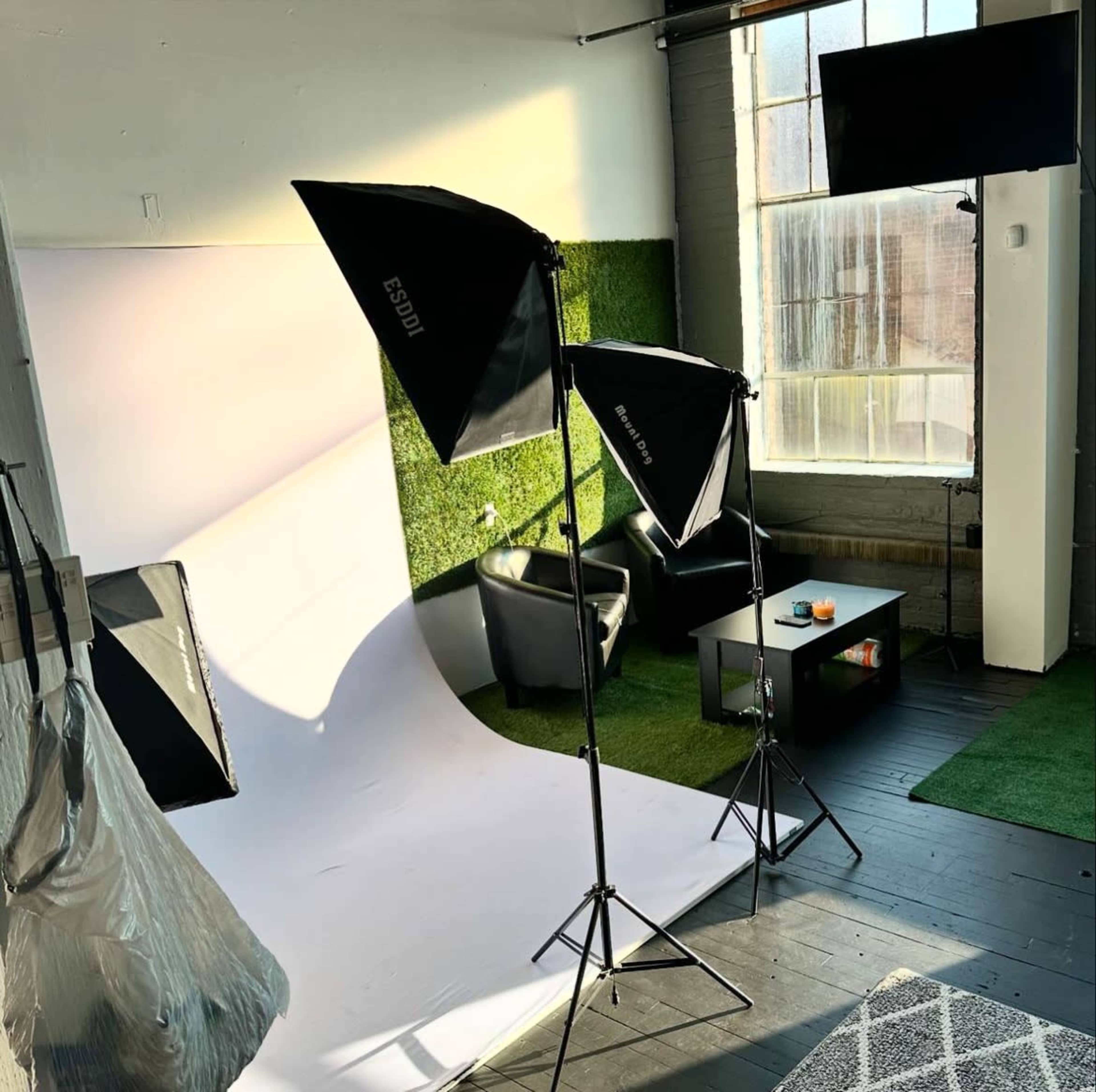 Secluded loft photography/videography studio. Multi unit in one. Image in East End, Bridgeport, CT