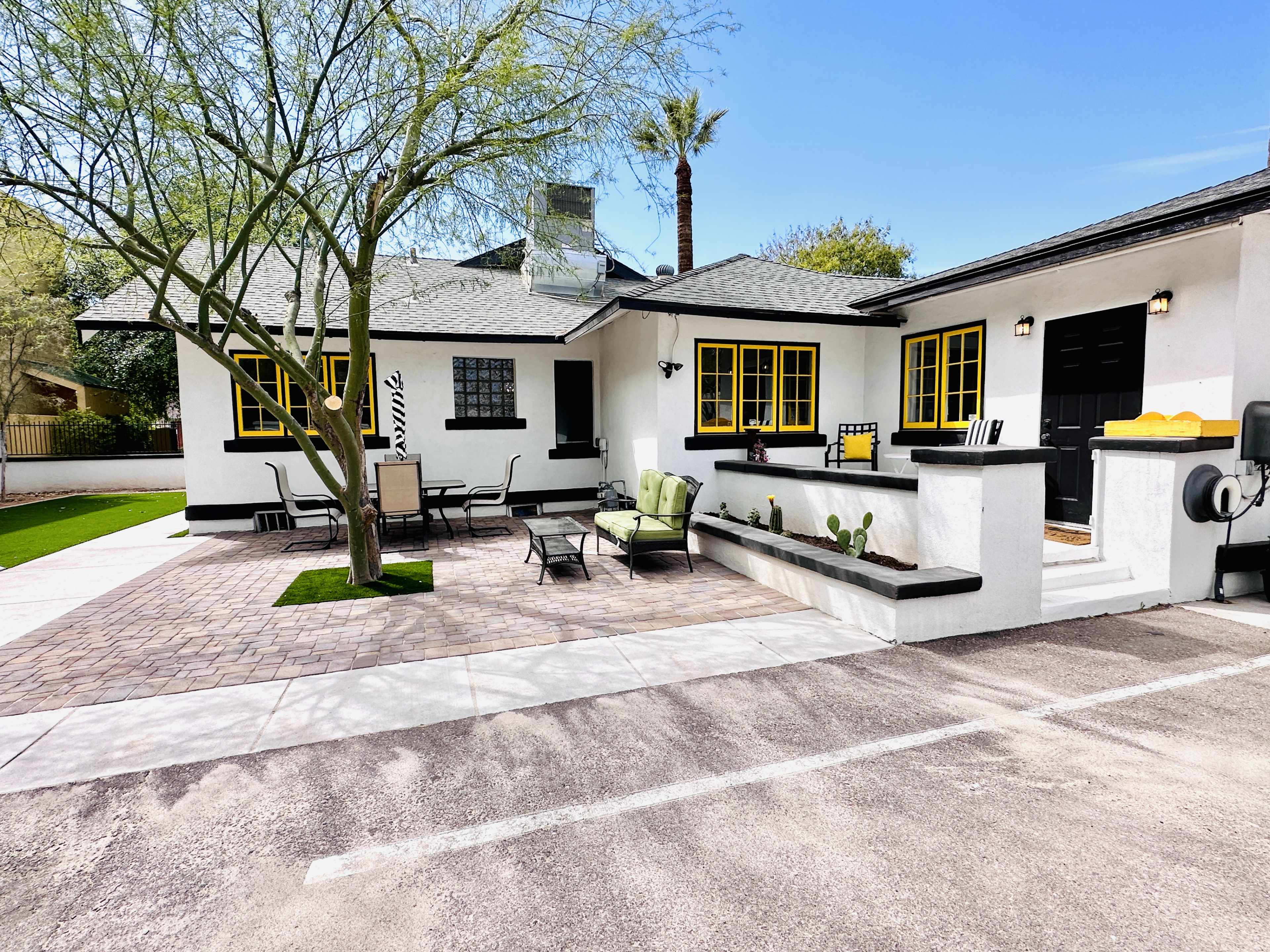 Charming Historic Bungalow with Modern Amenities Image in Central City, Phoenix, Arizona