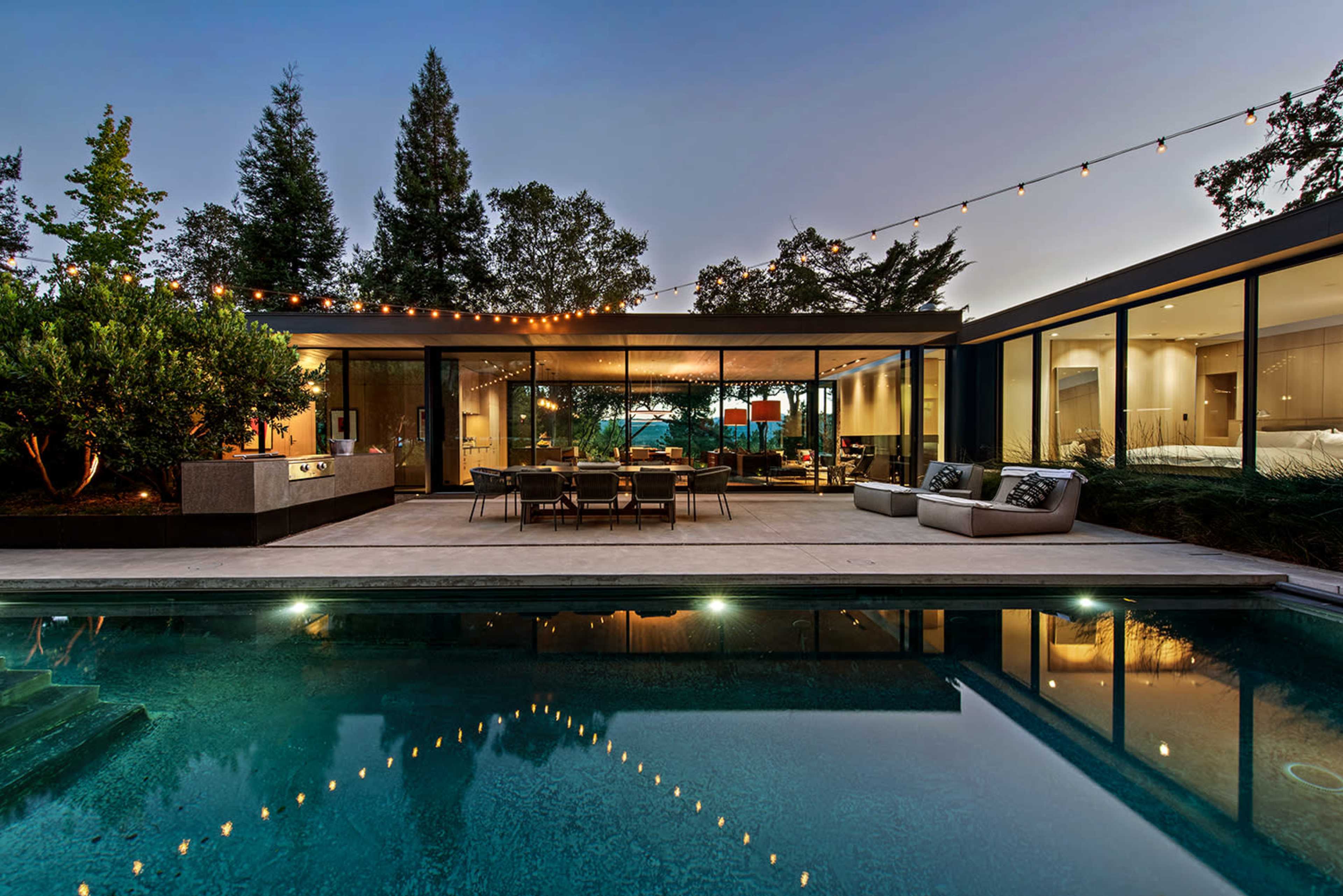 Modern glass tree house Image in Healdsburg, Healdsburg, CA