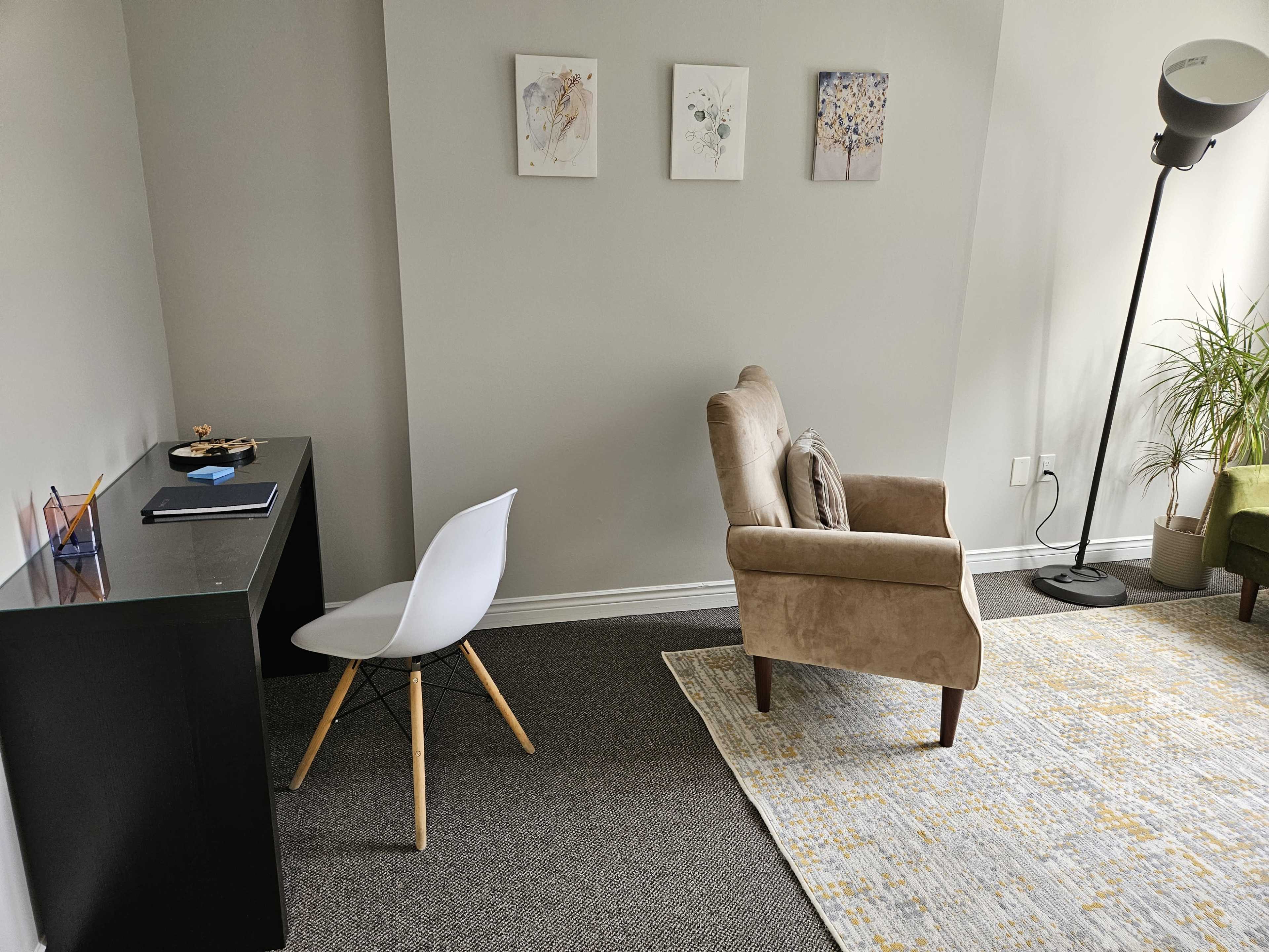 Therapy Office with full desk set up Image in Mississauga, Mississauga, ON