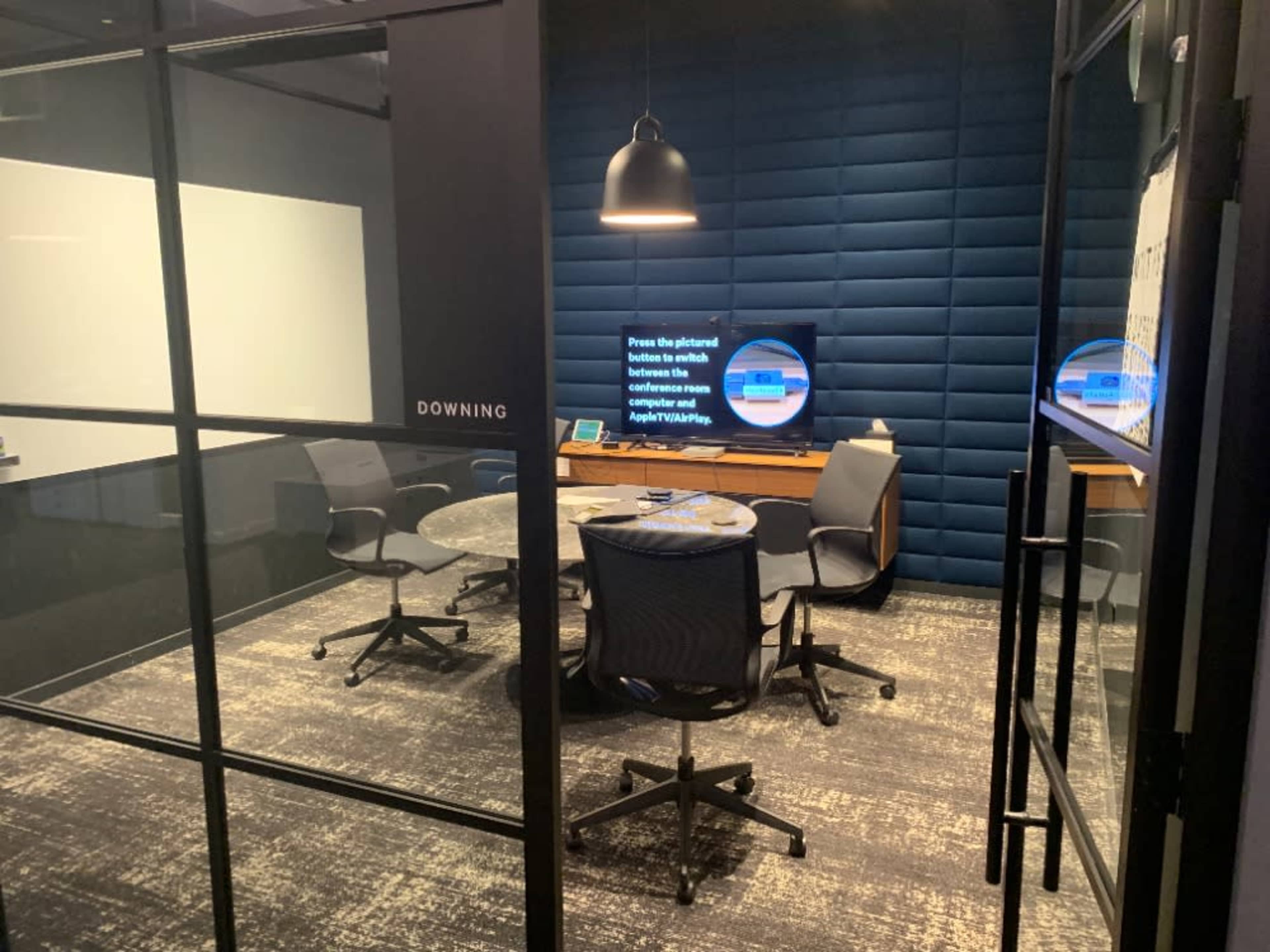 Conference Room (4-6ppl) 