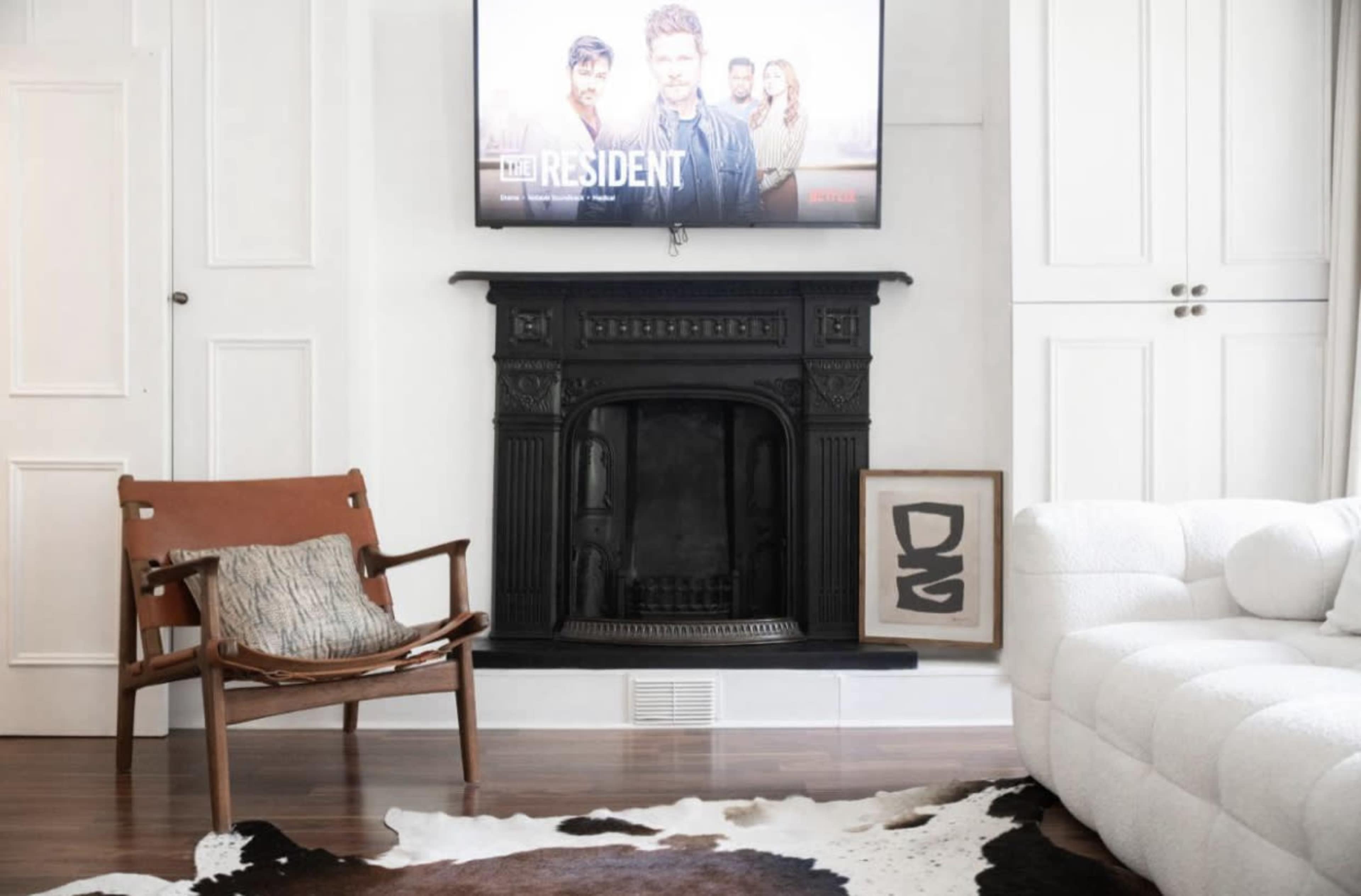 Charming Notting Hill Flat, High Ceilings and Natural Light | Studio for Photo shoots, Filming & Media Content Image in London, London, ENG