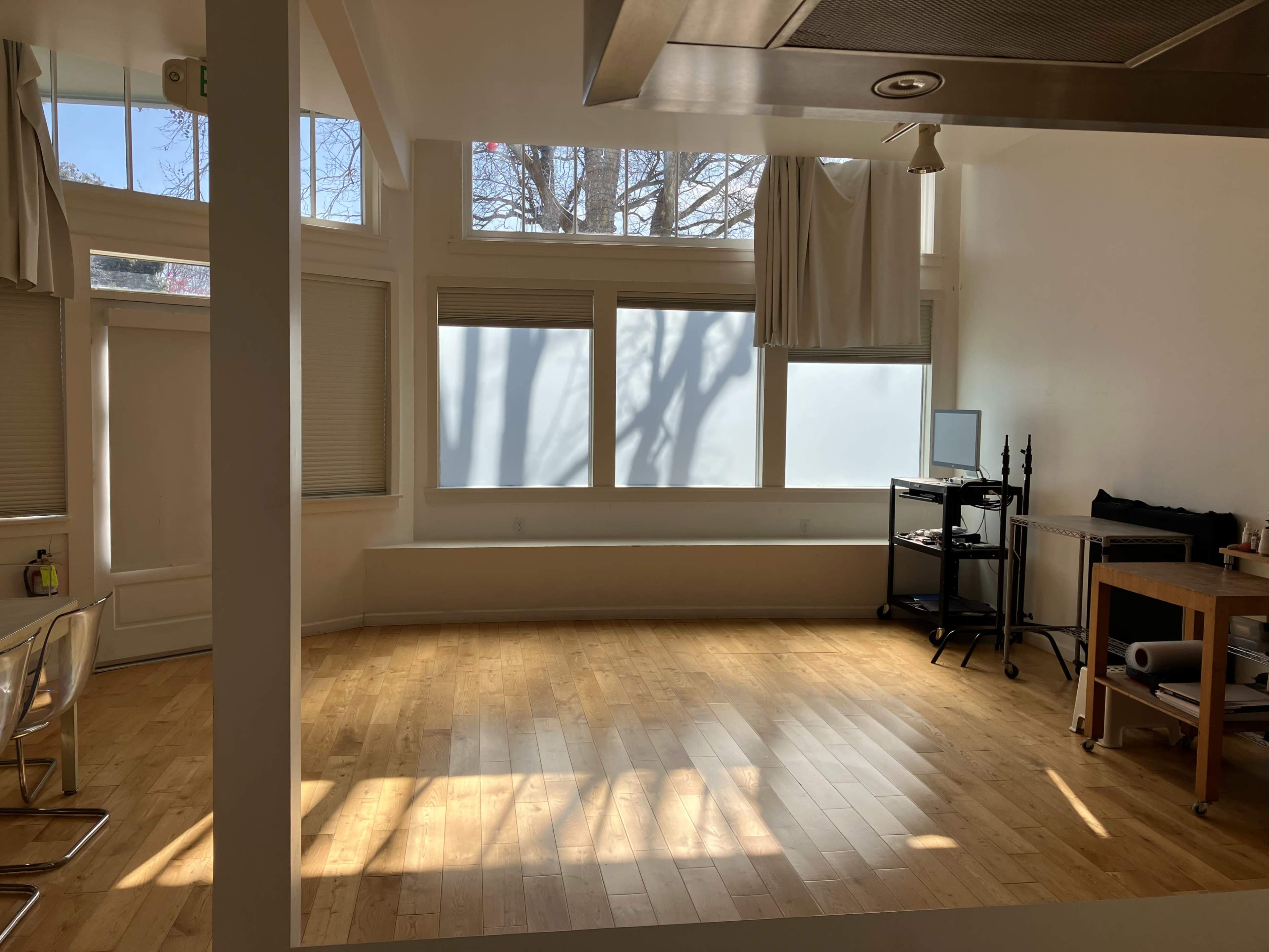 Photography studio with beautiful natural light near shopping and ocean Image in Northwest Berkeley, Berkeley, CA