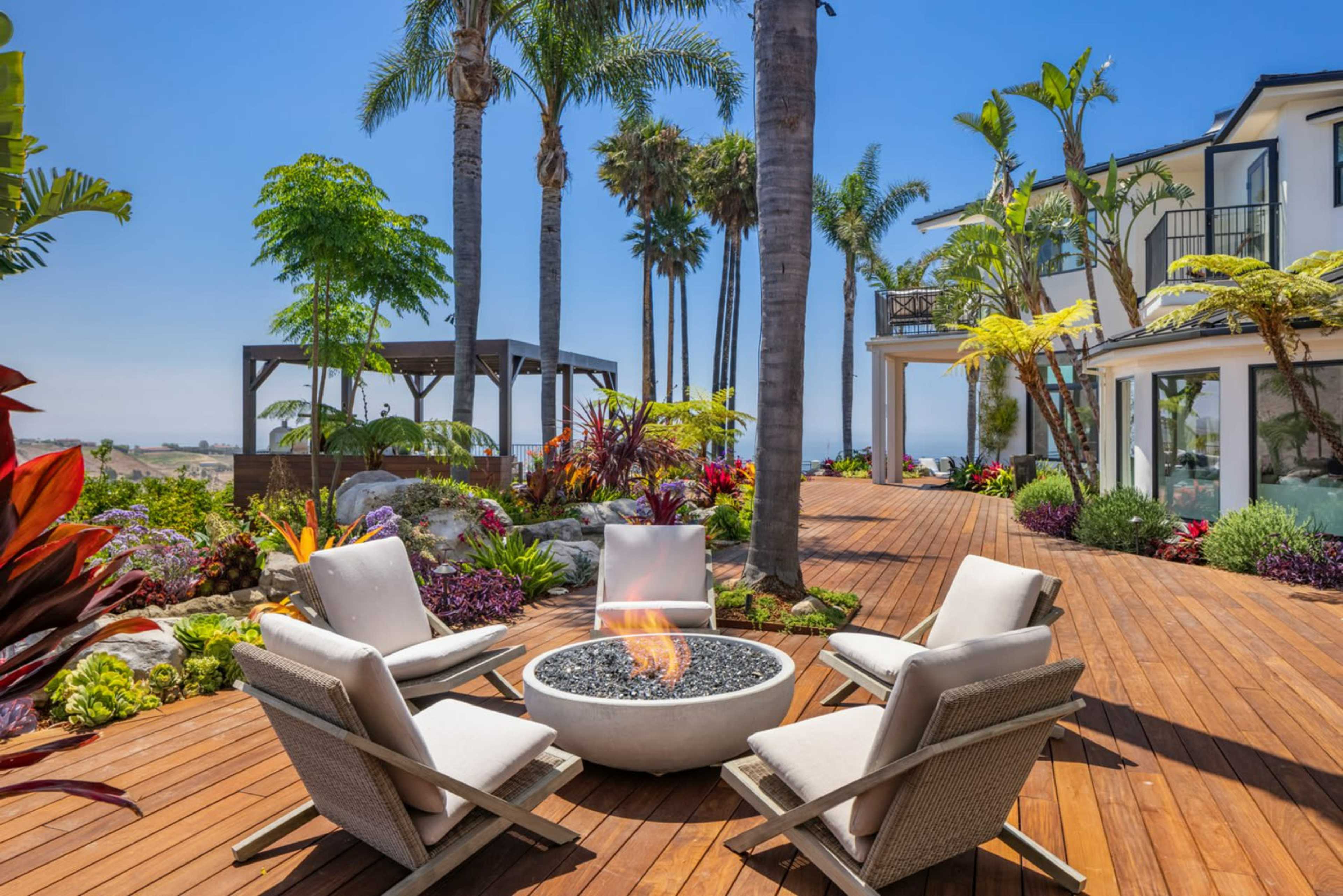 MEDITERRANEAN RESORT VILLA WITH OCEAN VIEWS/PALMS Image in Central Malibu, Malibu, CA