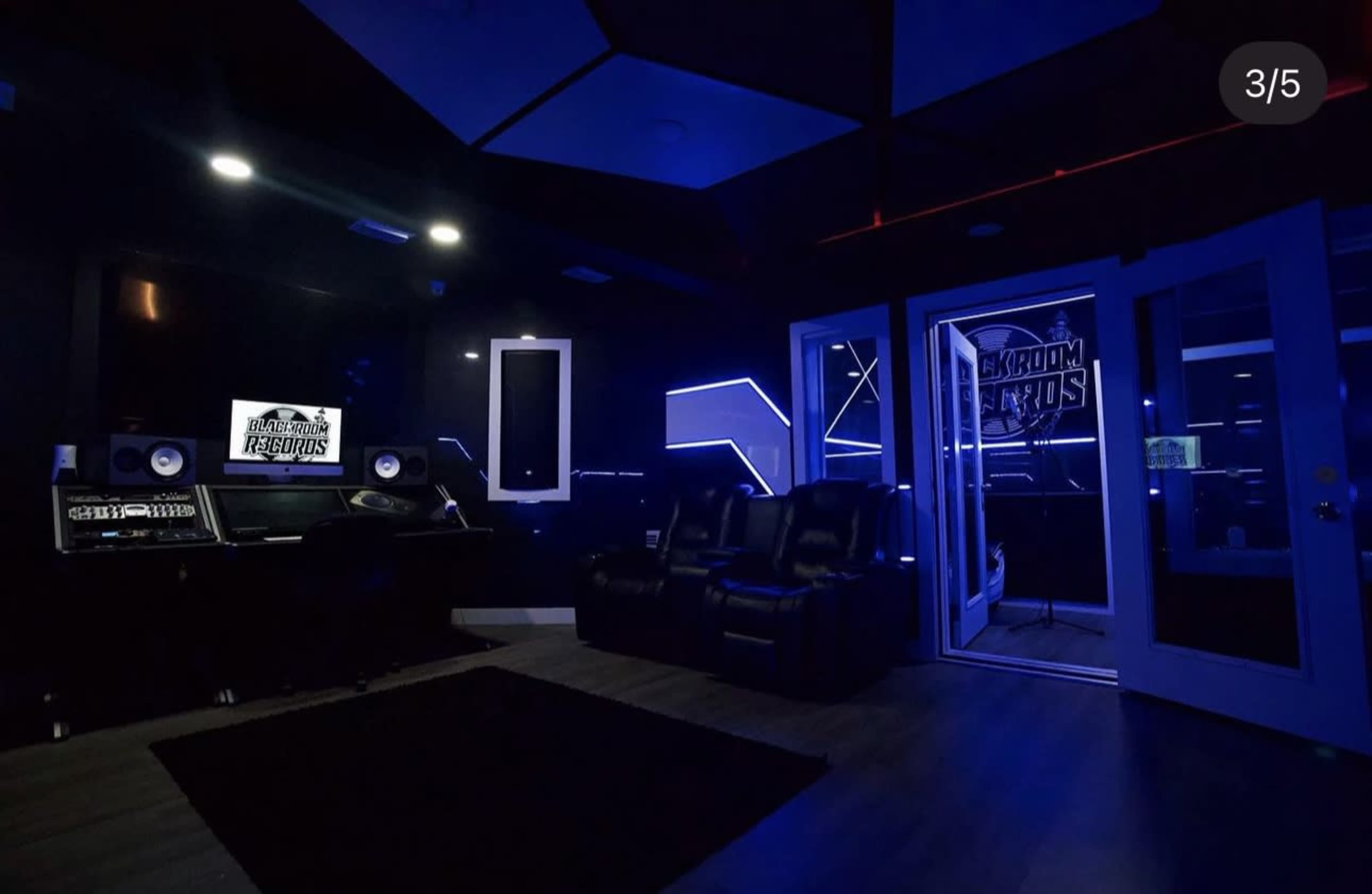Stylish Studio Entertainment Lounge Image in North Miami Beach, Miami, FL
