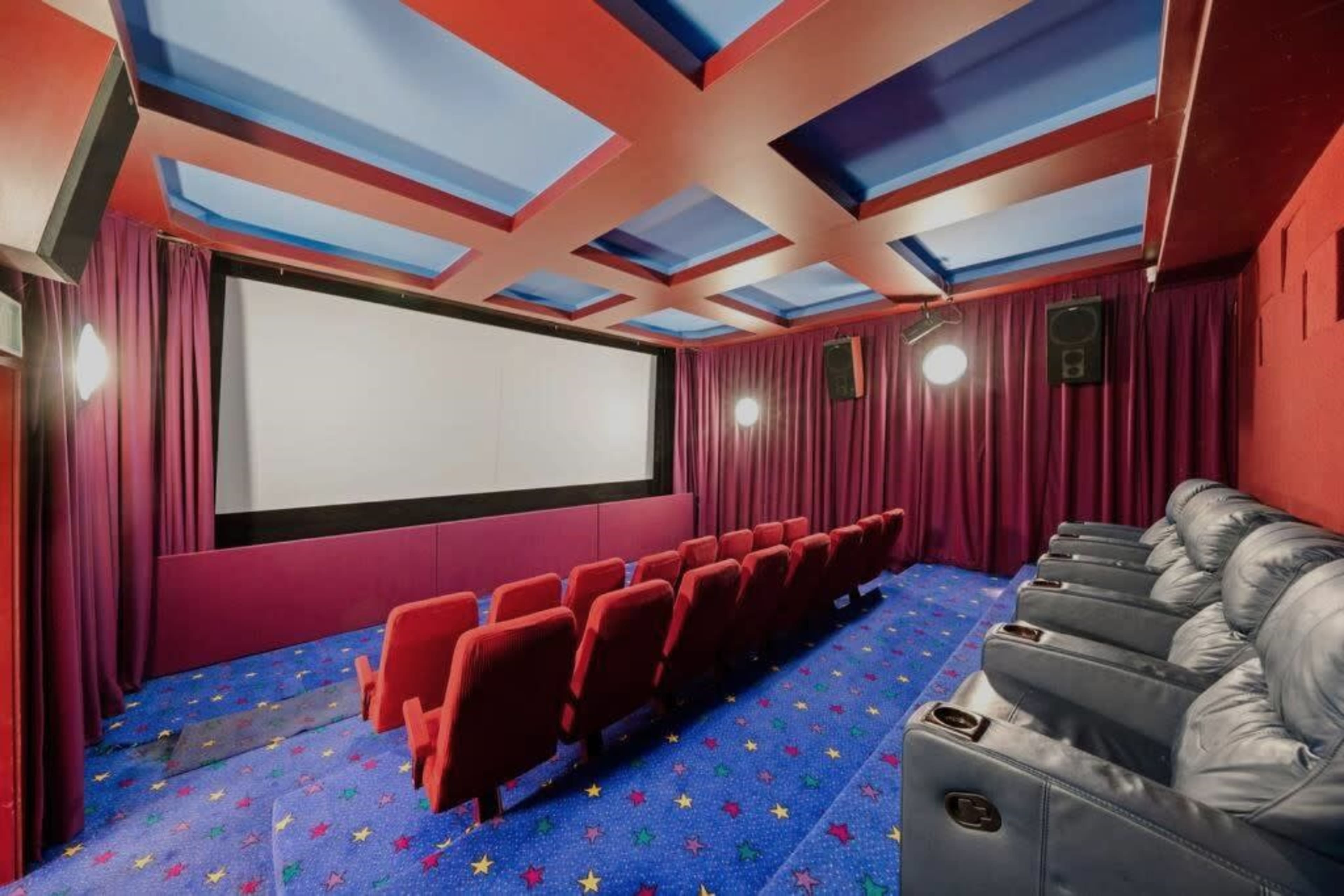 Hollywood Film Director's Mansion - Marble Ballroom with Bar, Pool, Tennis Court, Cinema & more Image in Warrandyte, Warrandyte, VIC