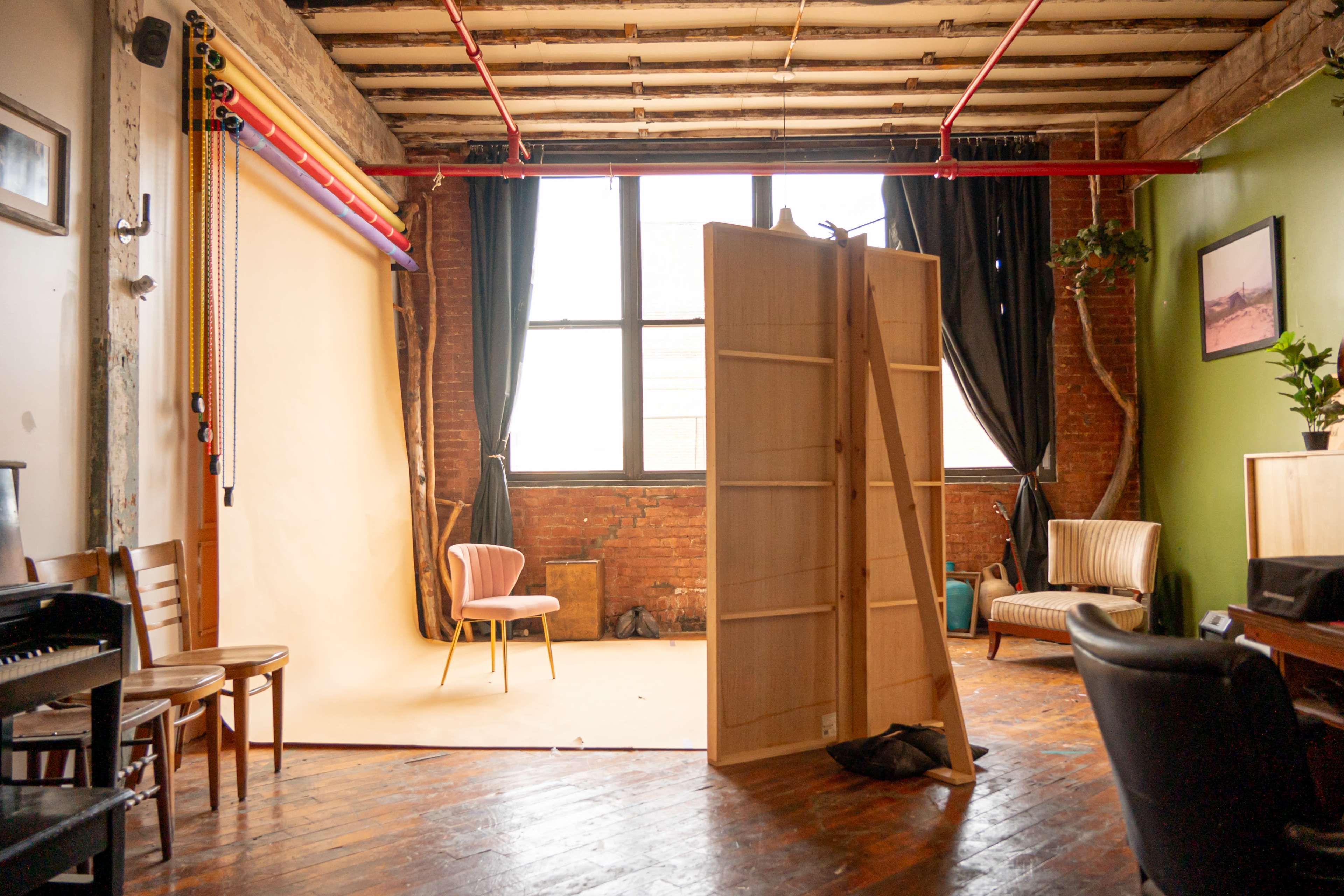Industrial production loft : backdrops & furniture included Image in Sunset Park, Brooklyn, NY