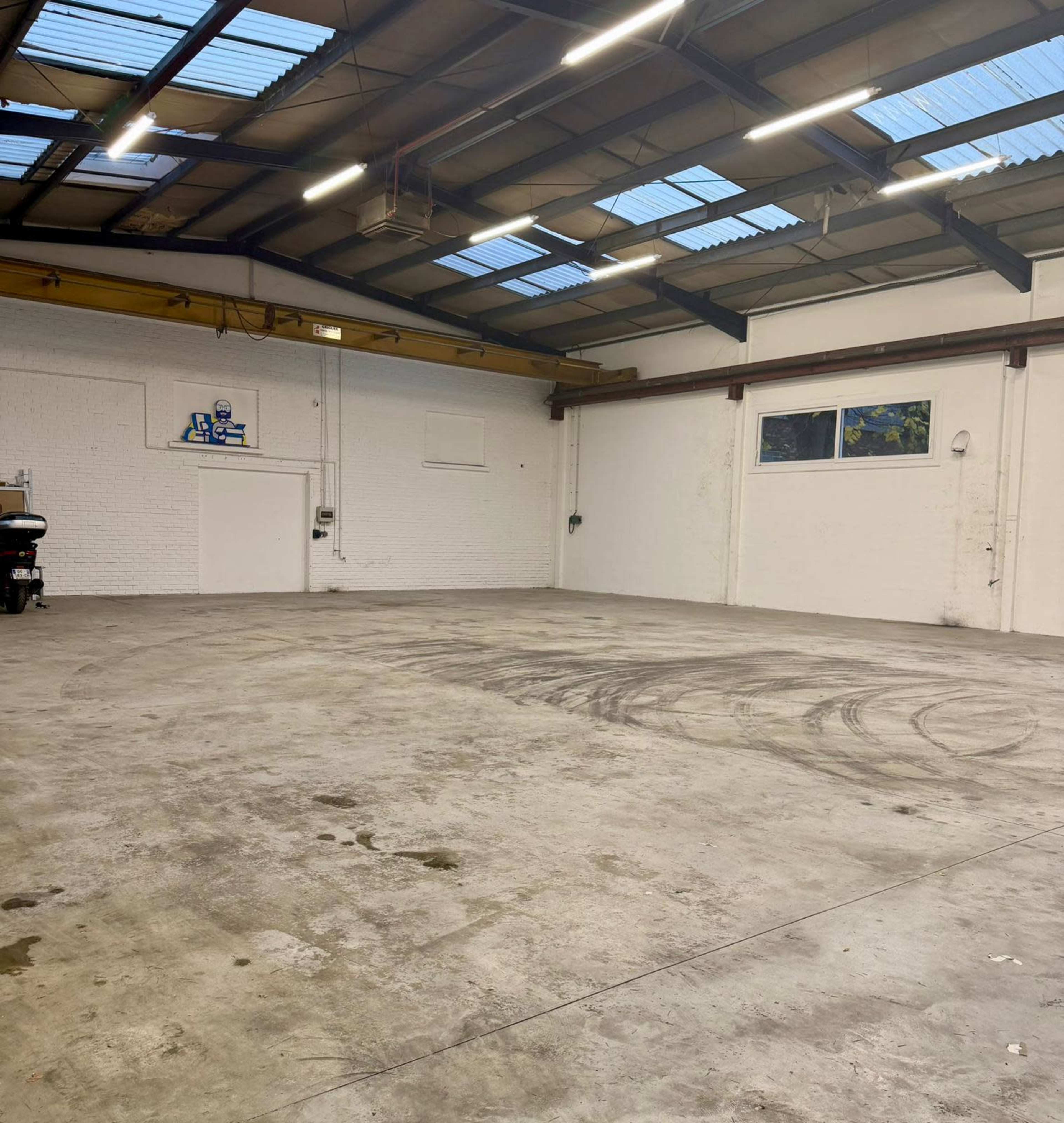 Entrepôt avec lumière naturel Image in , Wissous