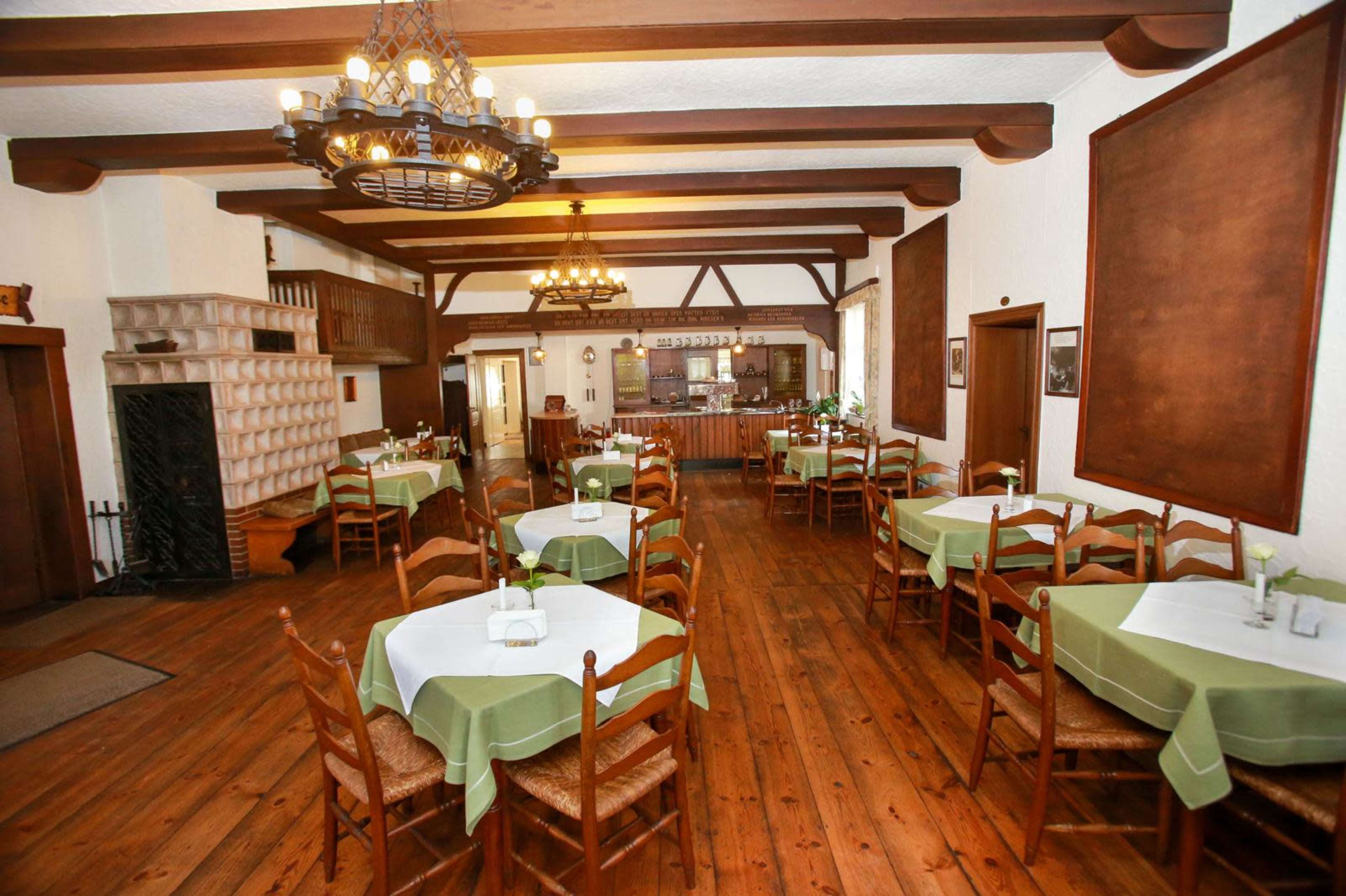 uriger Saal in historischem Fachwerkhaus zwischen Wiesen und Feldern - mit großem grünem Außenbereich Image in , Oerlinghausen