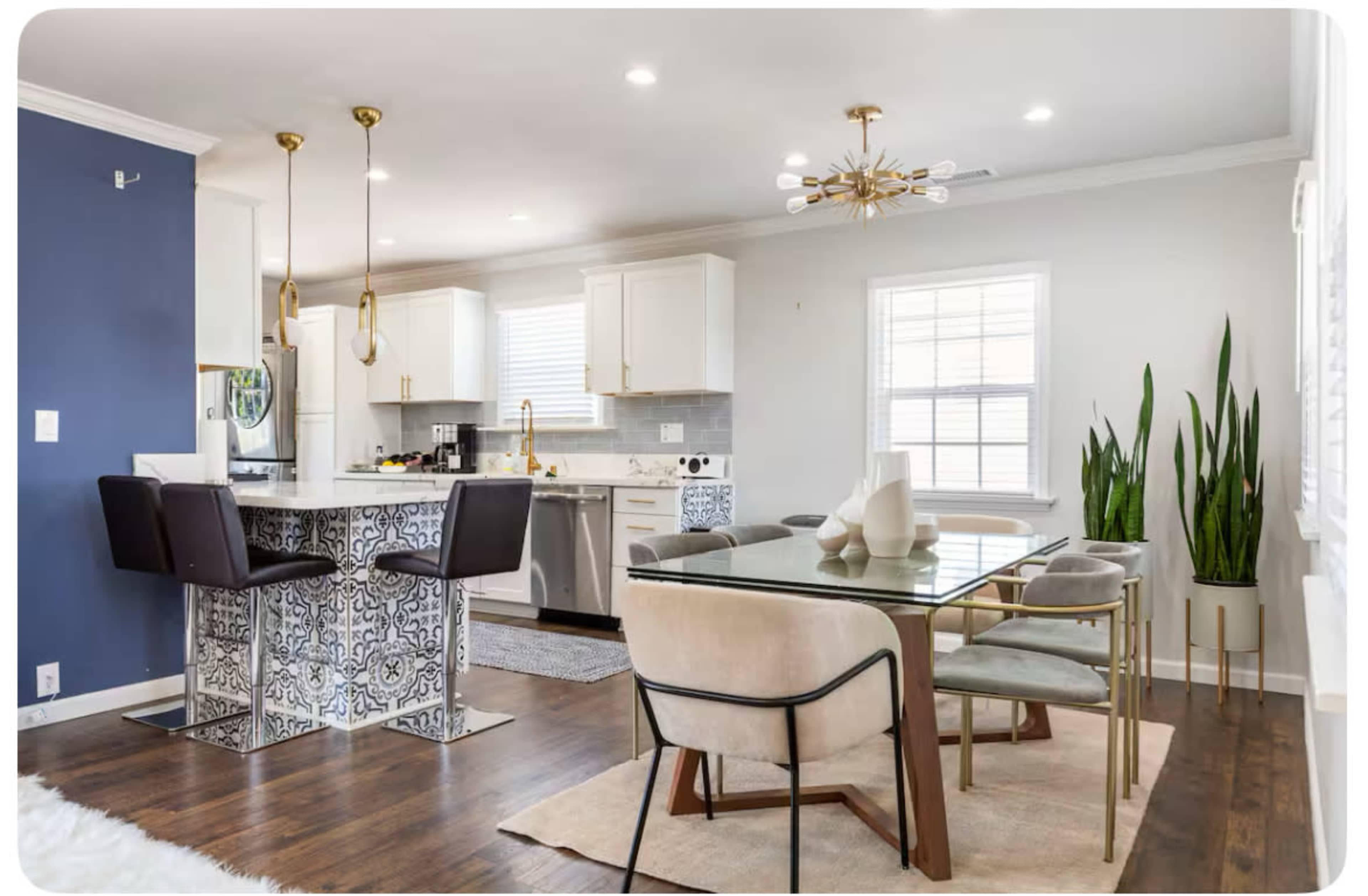 Midcentury Modern South LA Home (Full Gym, Chef’s Kitchen, Big Backyard) Image in South Los Angeles, Los Angeles, CA