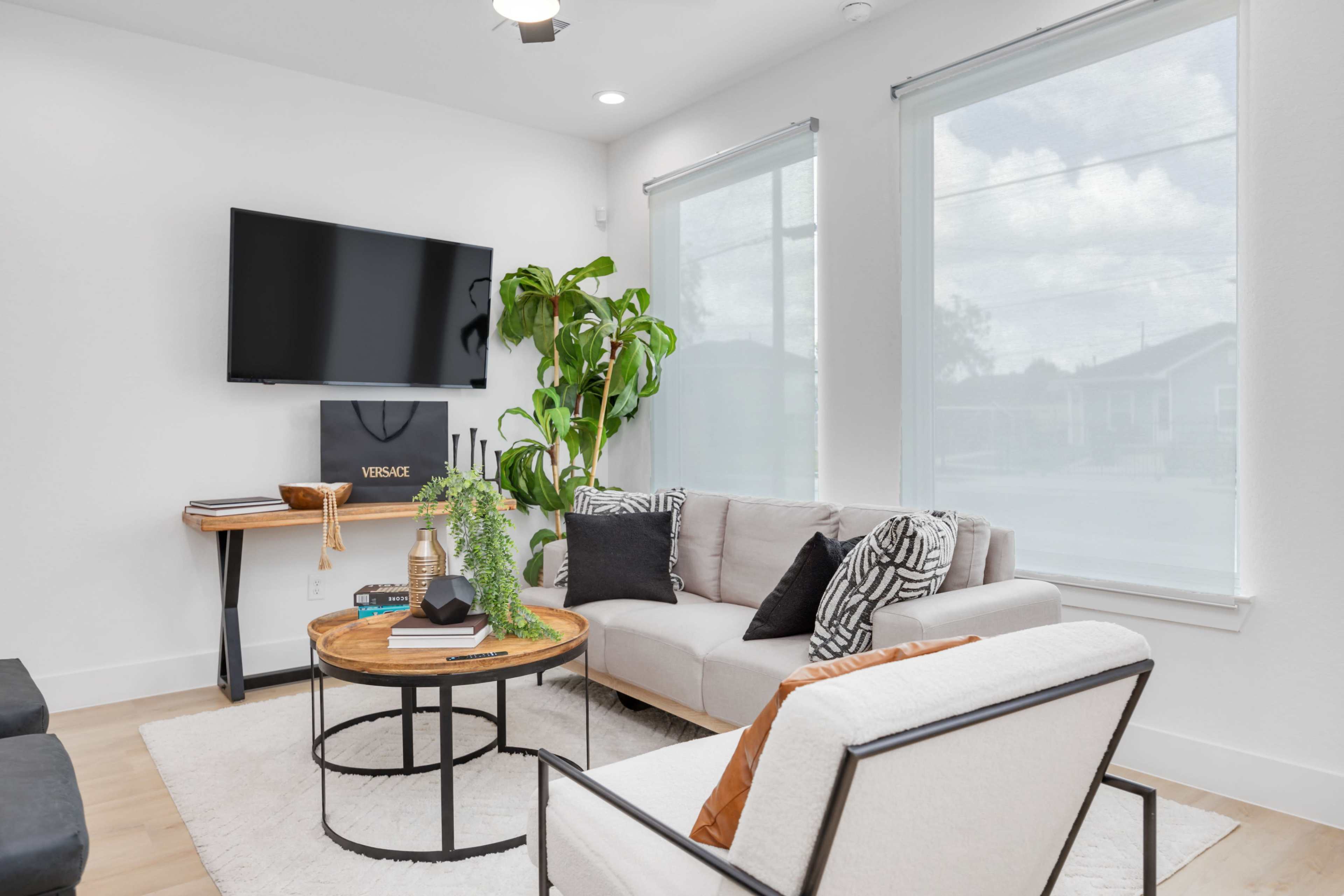 Downtown Contemporary Townhouse Near East River 9 and Minute Maid Image in Greater Fifth Ward, Houston, TX
