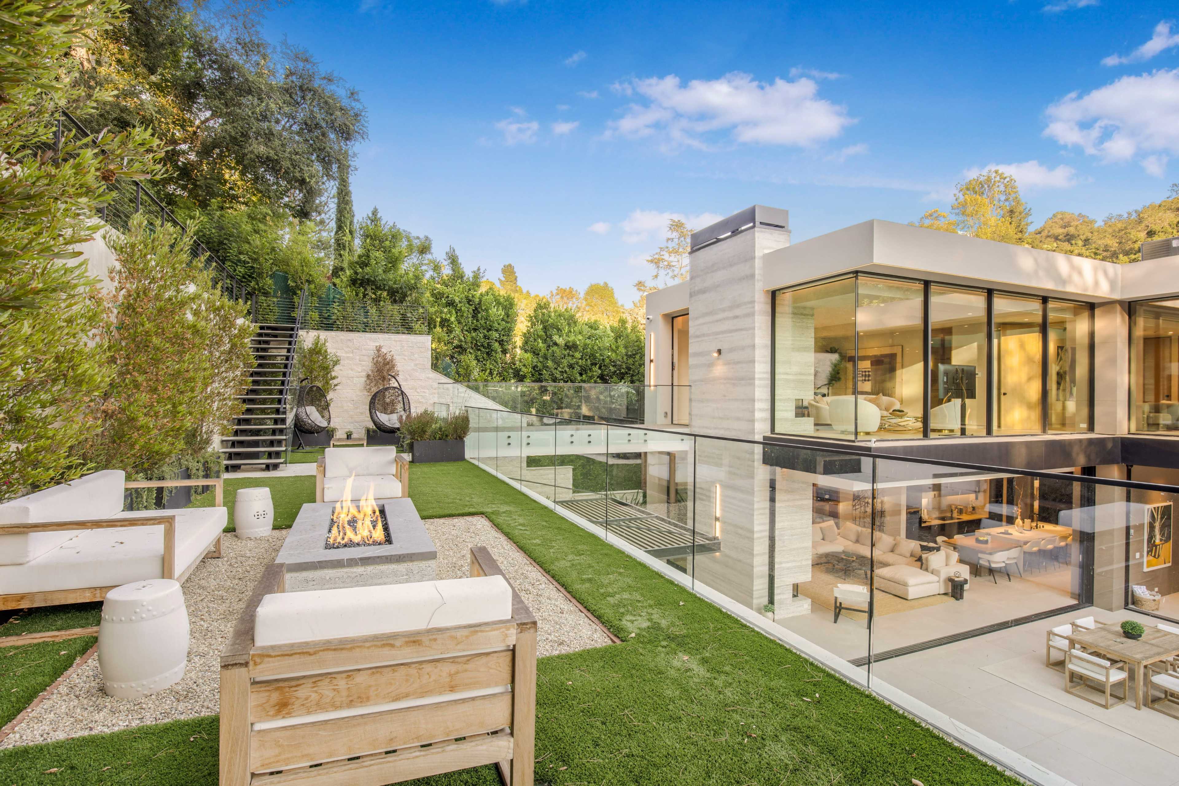 HUTTON ARCHITECTURAL SHOWSTOPPER/ ATRIUM/ POOL Image in Beverly Crest, Beverly Hills, CA